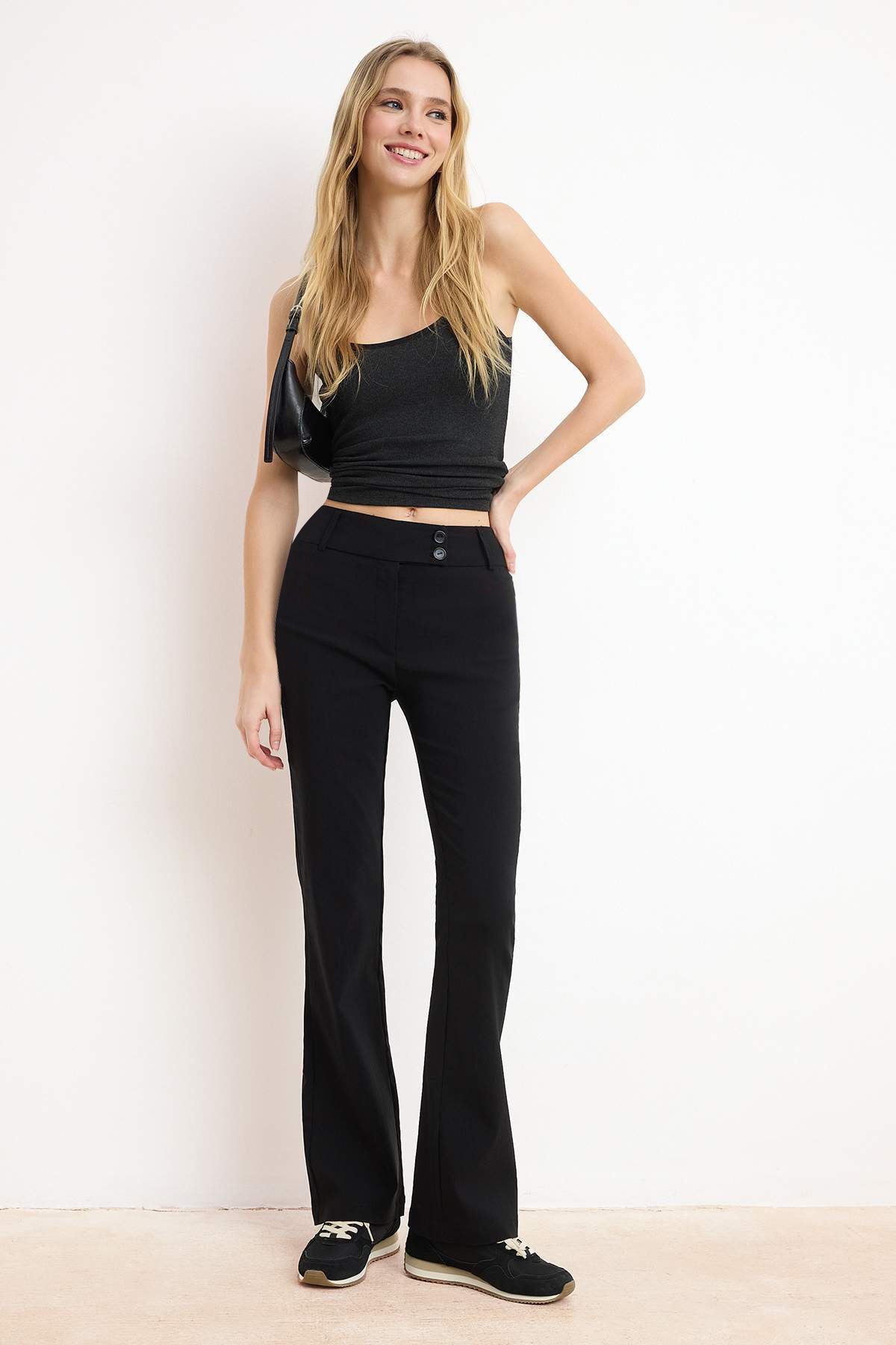 Pantalone TWOSS26PL00006 - crna [djesi-src-12f876512883a8cd17b82b134578e52339b90f257be3805953a696cfc37454b6]