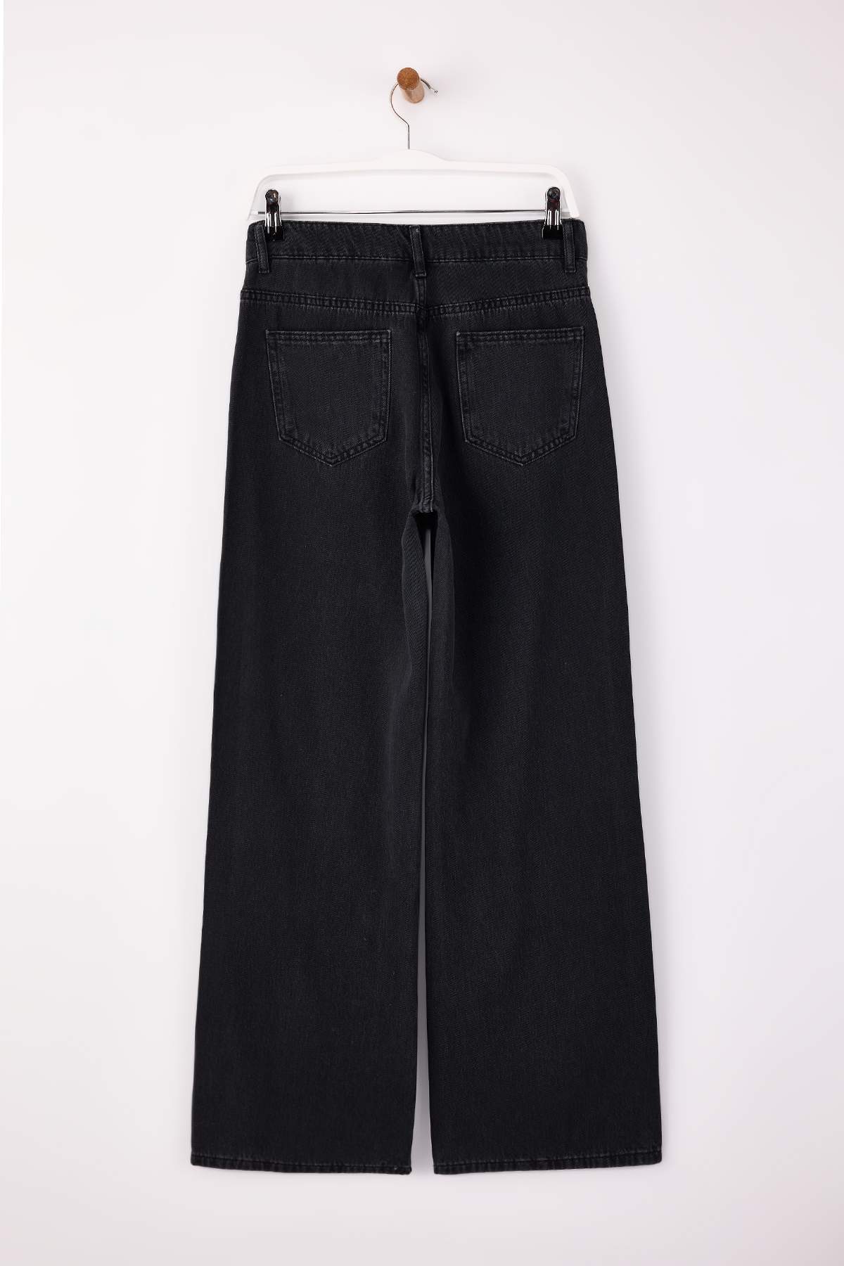 Farmerke TWOSS26JE00073 - crna