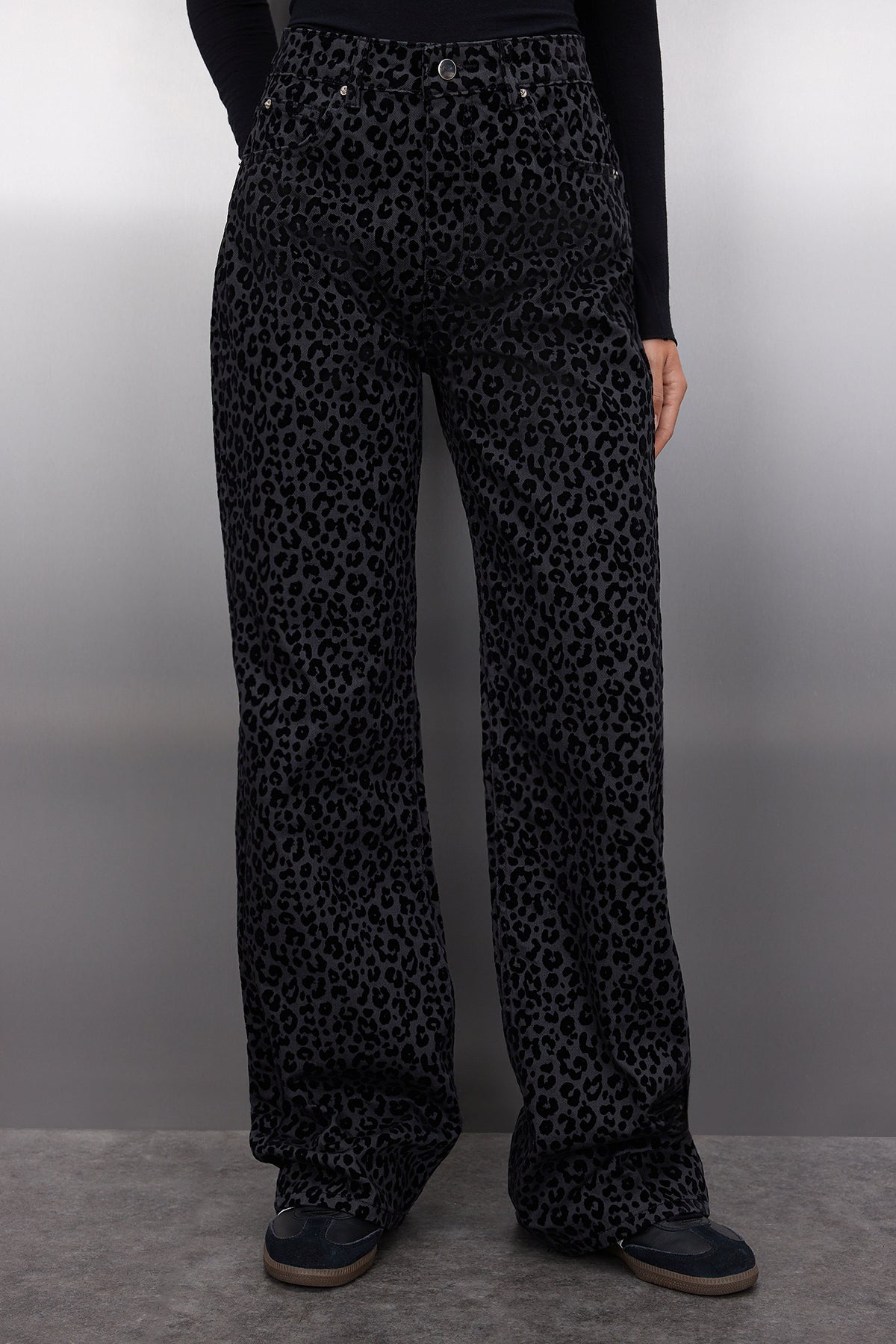 Farmerke TWOAW25JE00394 - crna