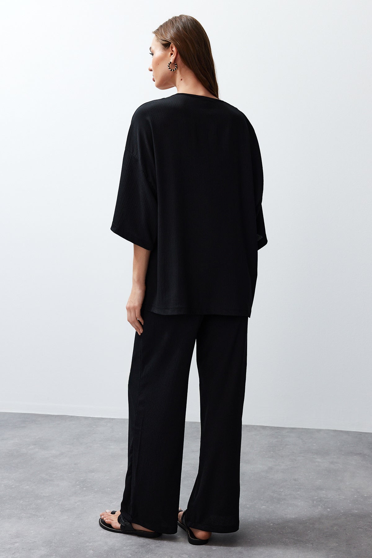 Pantalone TWOSS24AU00091 - crna