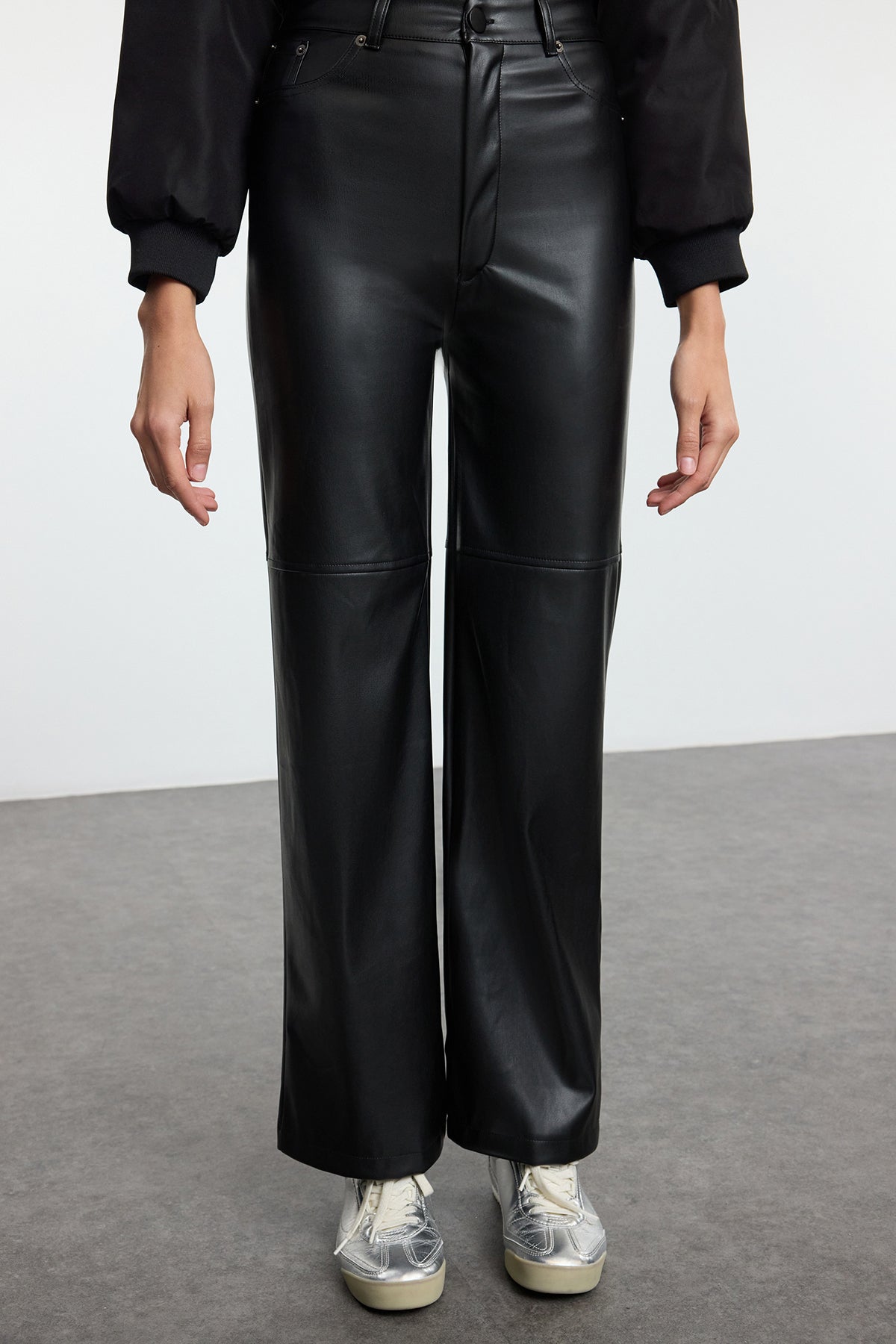 Pantalone TWOAW25PL00068 - crna [djesi-src-0f64897e3ad7fcd341f9f1a81fe480265a607897956ad7148ec1f3cd0671678e]