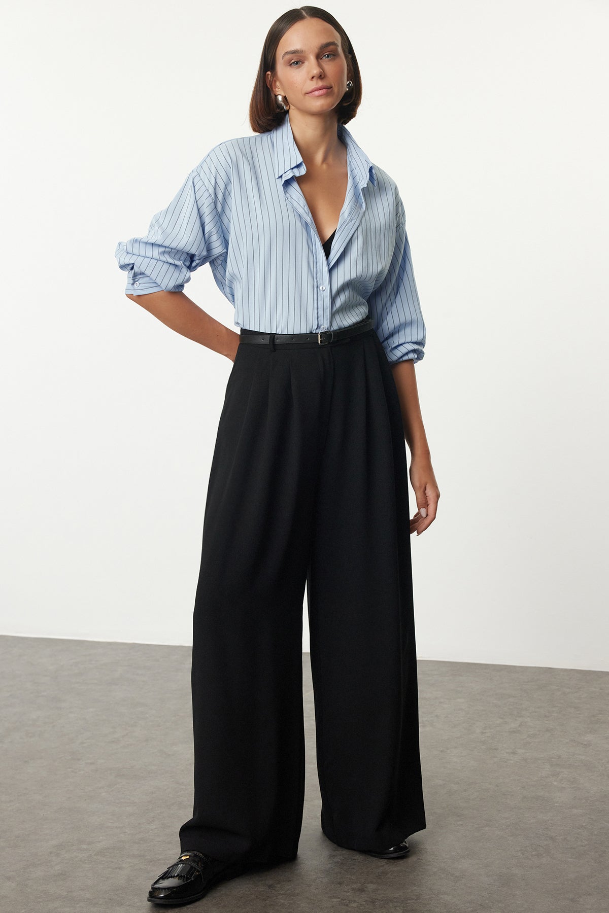 Pantalone TWOAW25PL00032 - crna [djesi-src-81b84827bb2e23ef0f54d21c40ccf82900700243ac0377dd45a46d9049f6cac1]