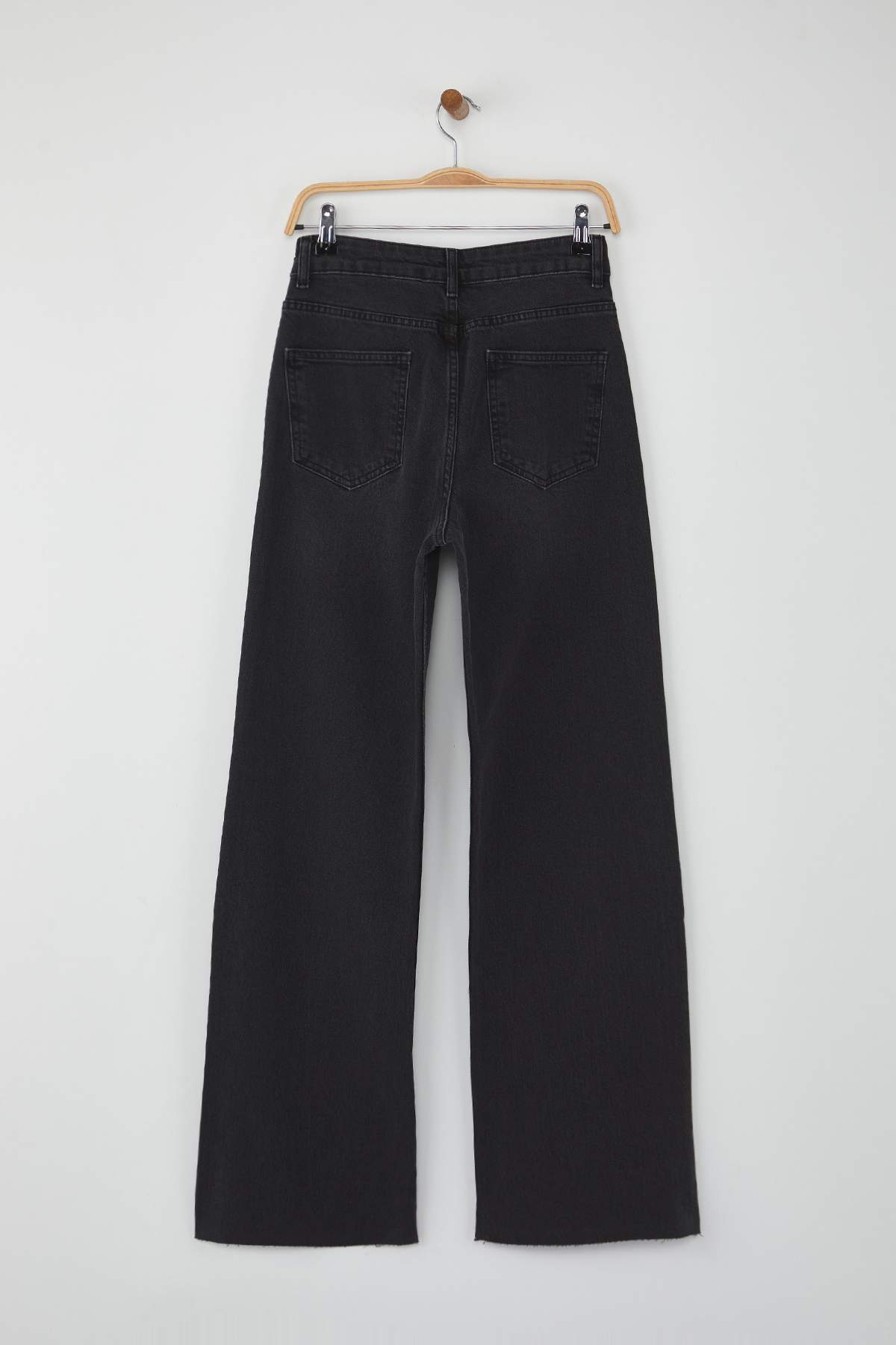 Farmerke TWOAW26JE00081 - crna