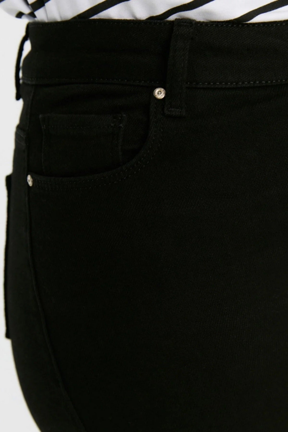 Jeans TBBSS22JE0189 - crna [djesi-src-c7d1c9ef0495f097d700e363a8d549938358ea4661bde3b25a4c64faf54cfda8]