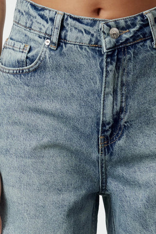 Jeans TWOAW25JE00106 - plava [djesi-src-07e68fe796d85ab2dca4ea12accf57a8f1bdd9c90f595b566905129b07807d20]