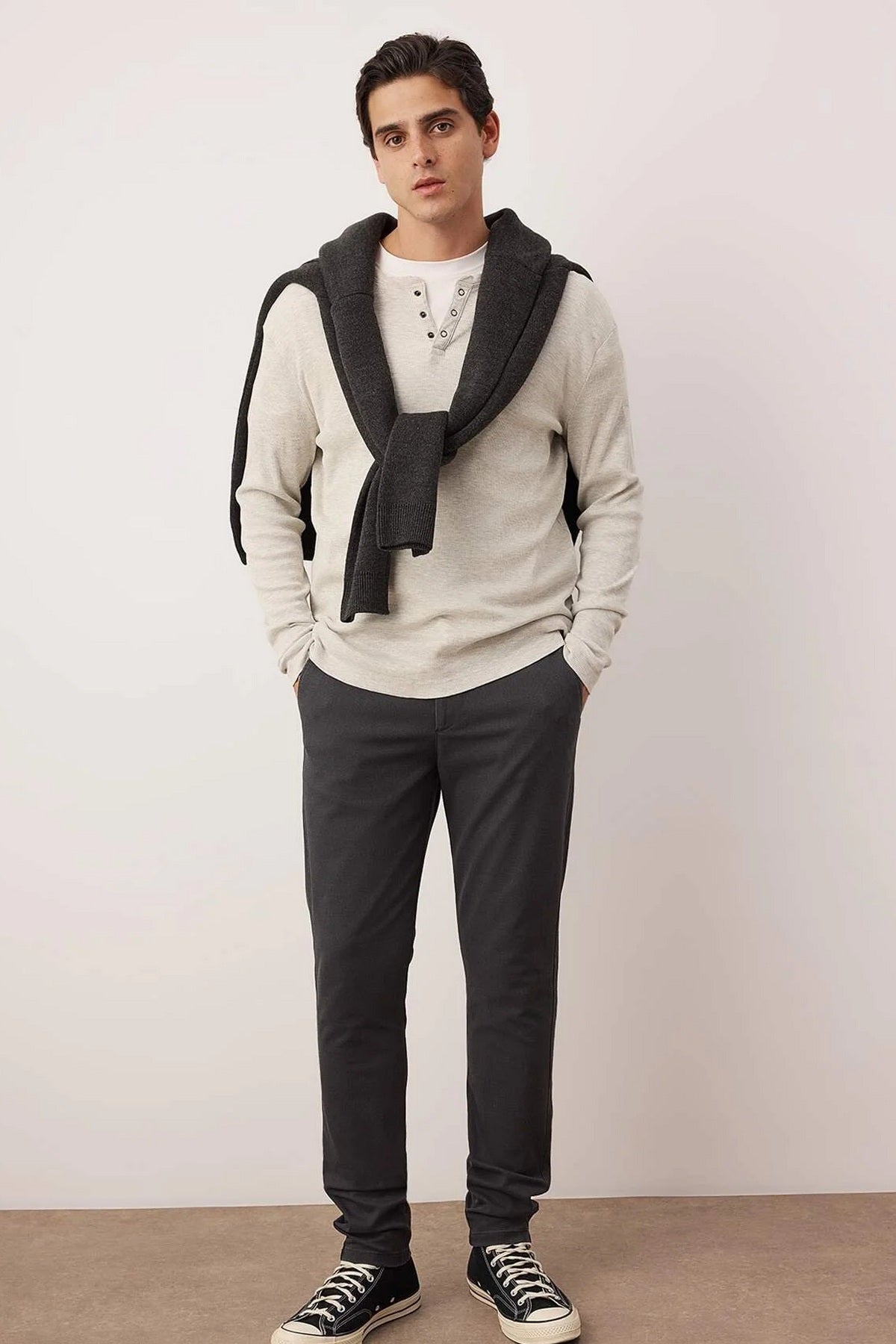 Pantalone TMNAW26PL00007 - crna [djesi-src-fa5cc47d16a06601cf51fa247402307e9e2618d394ae4654519cf0c144e7e16b]