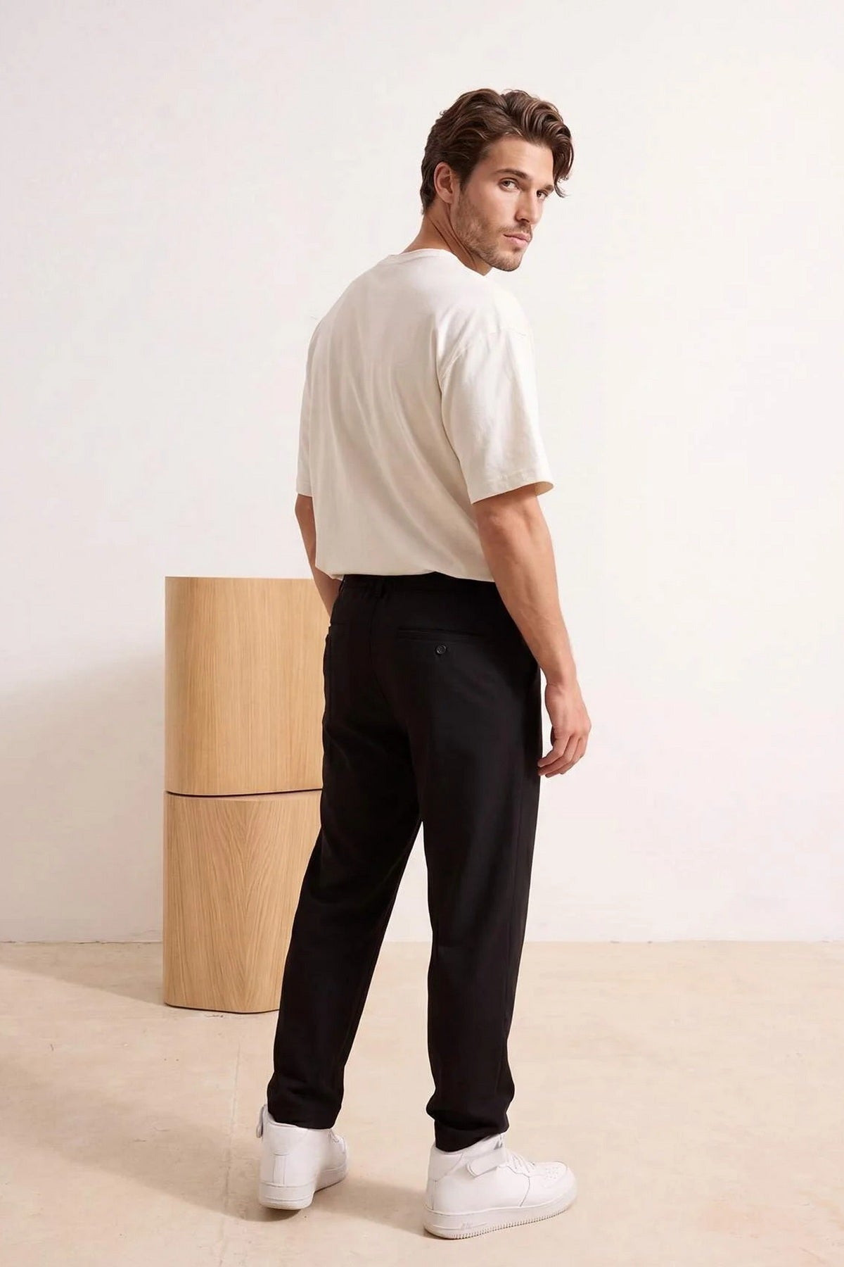 Pantalone TMNSS26PL00025 - crna [djesi-src-43ca60fa194b5ce64c53645b006cb02afb3798baa2b50ebb4d07885b52a92b00]