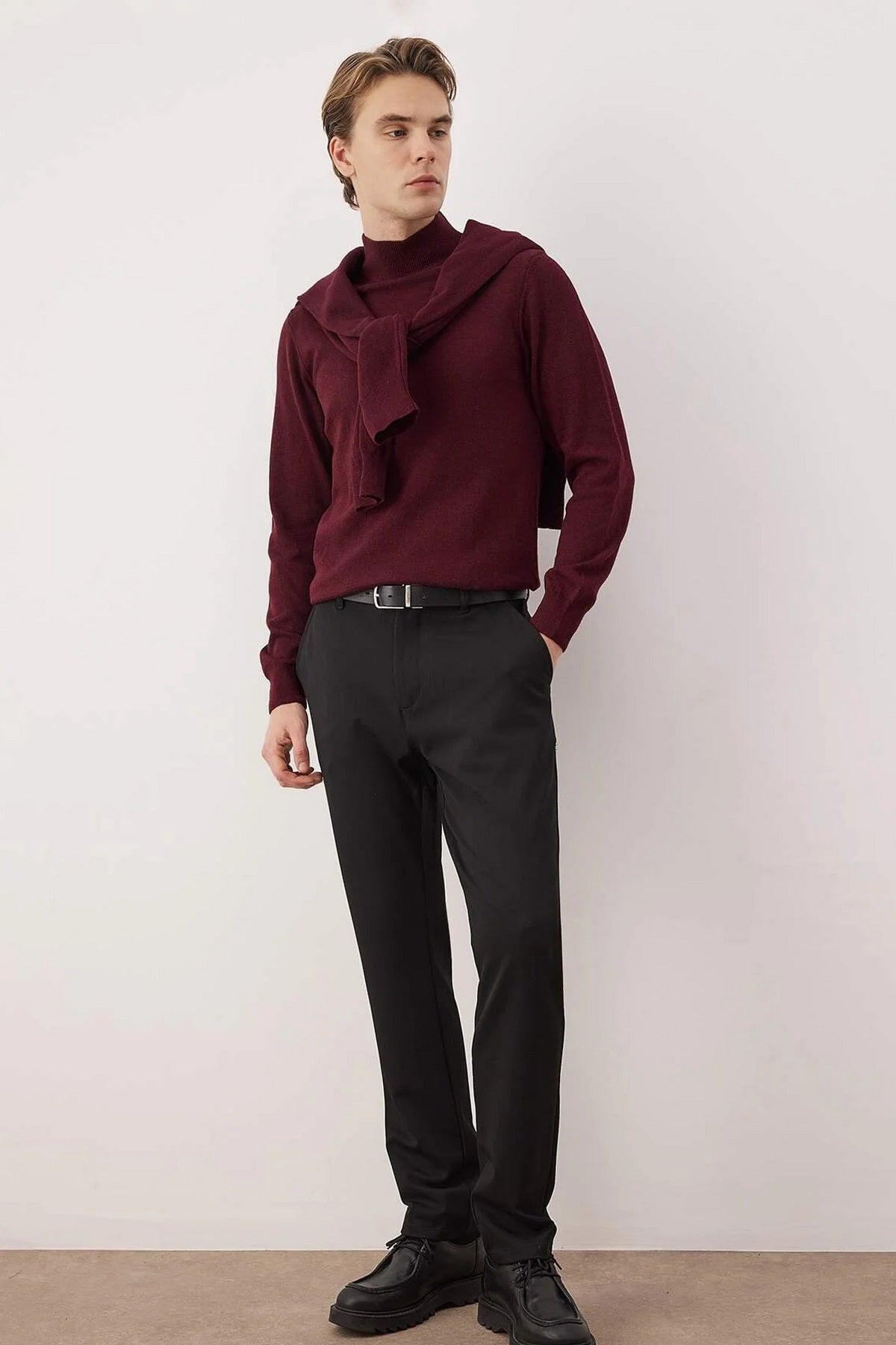Pantalone TMNAW26PL00025 - crna [djesi-src-5259f83b2f8257082917ed0632e6eb5b3efab9ef3f291b2eed0f081584a6db68]