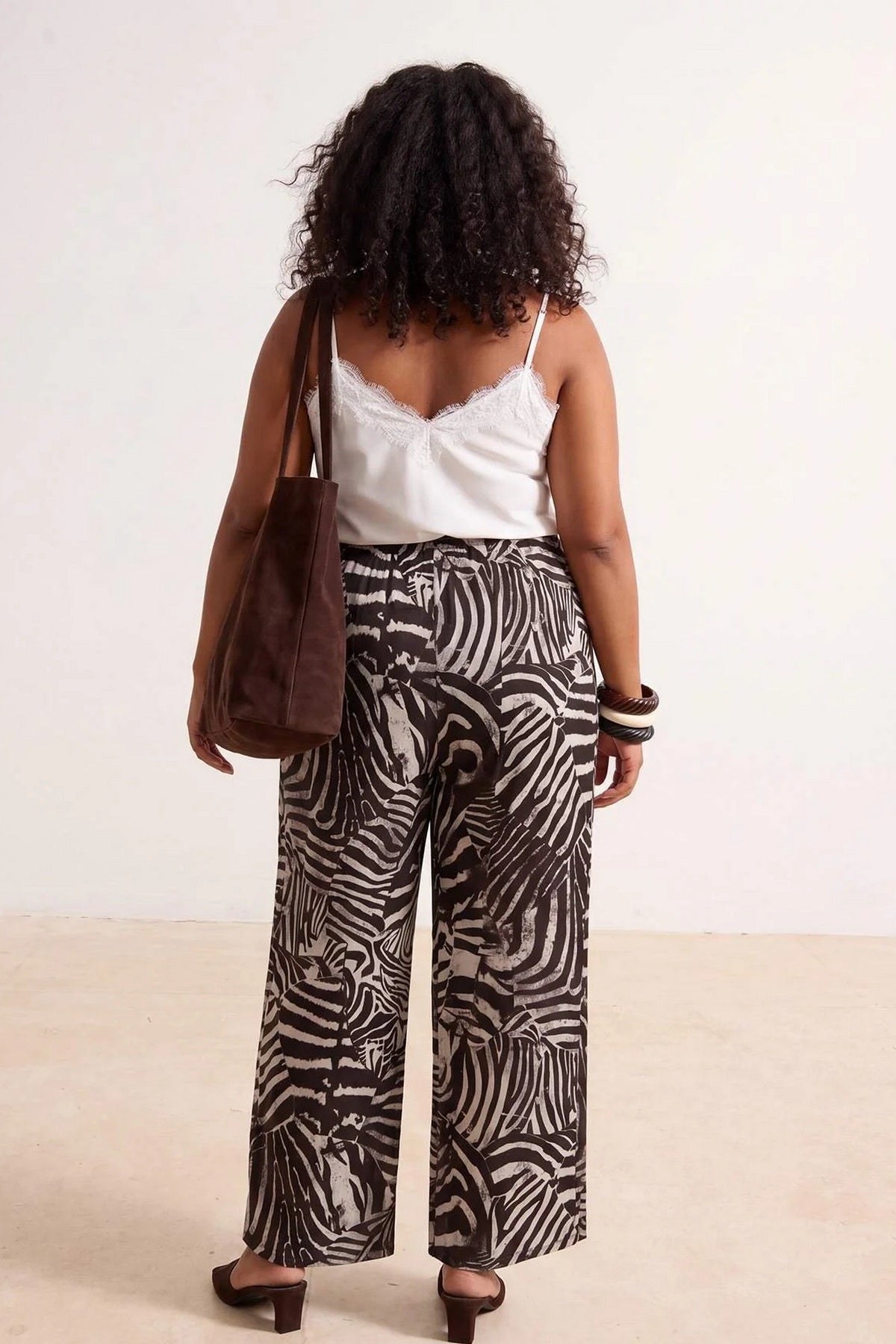 Pantalone TBBSS26AR00041 - crna [djesi-src-f60fb02a87409dfe48a43c814f9c5c75d40066799909db017b0fe23bf9cc1855]