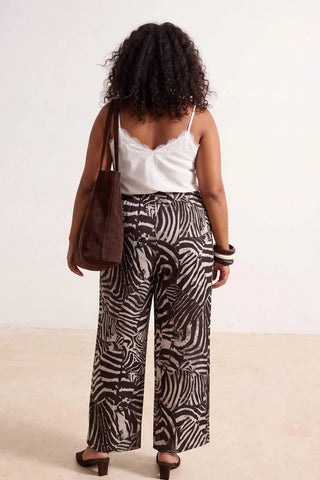 Pantalone TBBSS26AR00041 - crna [djesi-src-f60fb02a87409dfe48a43c814f9c5c75d40066799909db017b0fe23bf9cc1855]