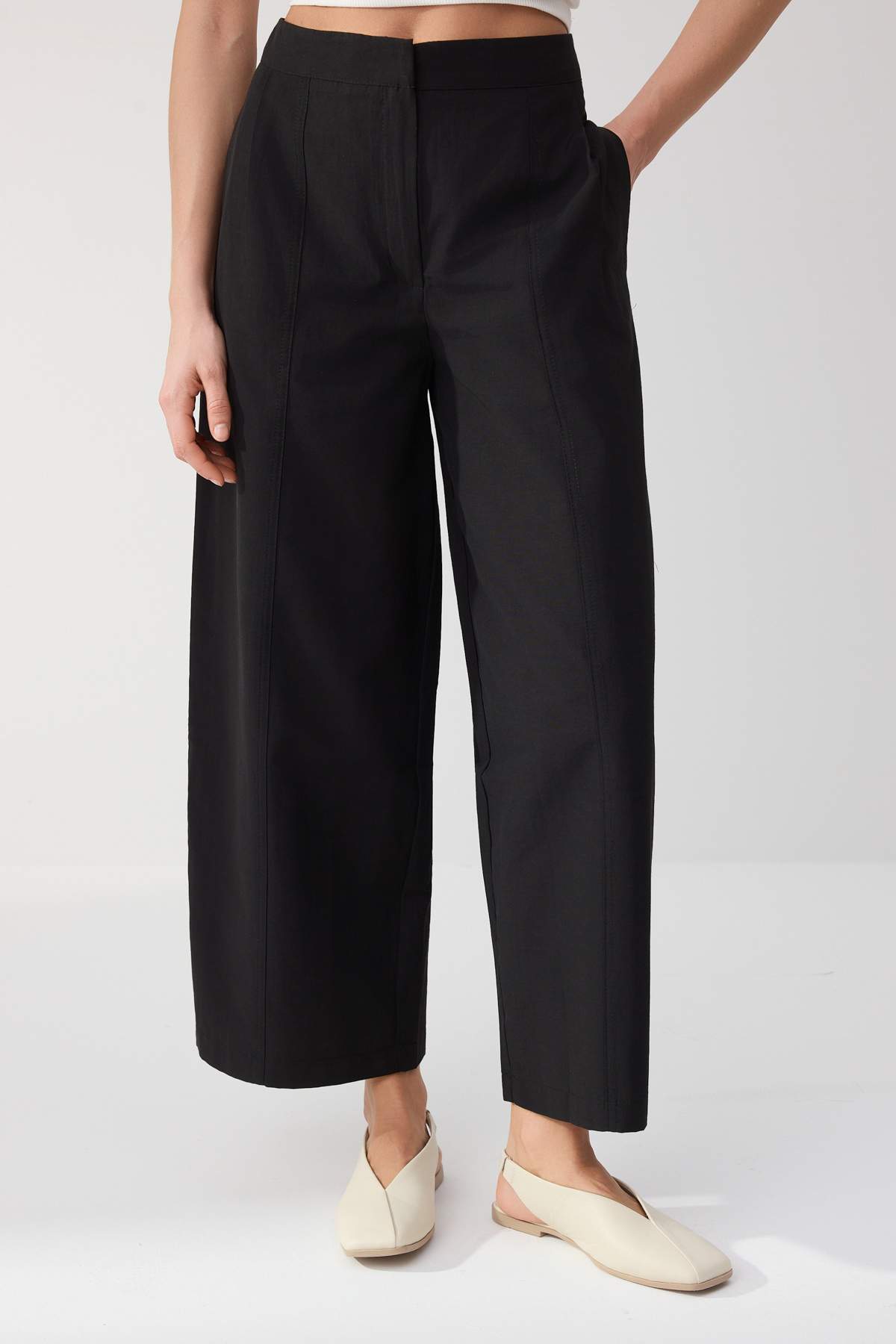 Pantalone TWOSS26PL00071 - crna [djesi-src-7cd7c3288075a87fabc1f8093501adad93200fe02702abb3162cf21d0e8838fe]