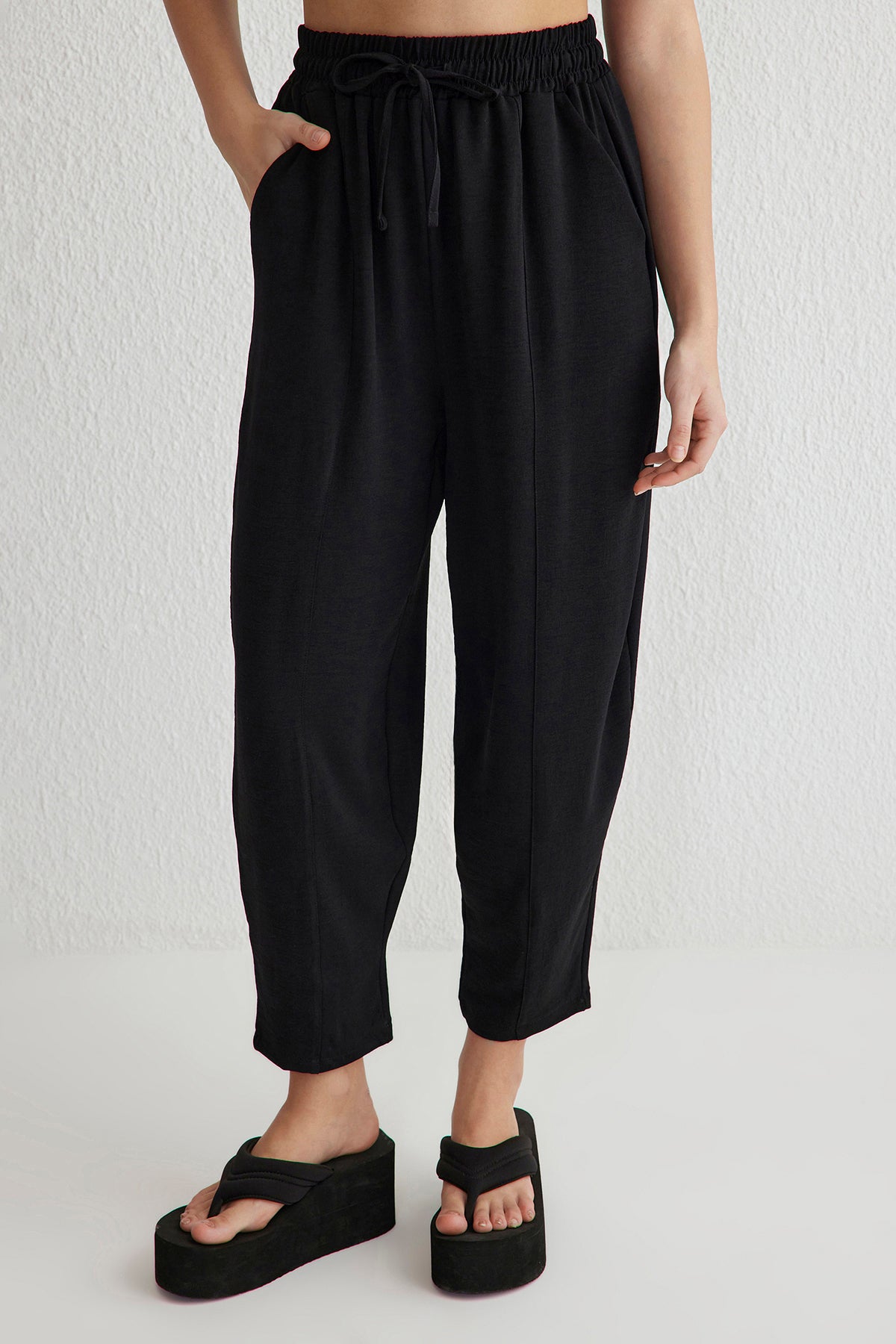 Pantalone TWOSS25PL00027 - crna [djesi-src-074abd01280b50b8e27431a5bcb87e1fe69b8e8fe828cbd9aa9bdea58af17de3]