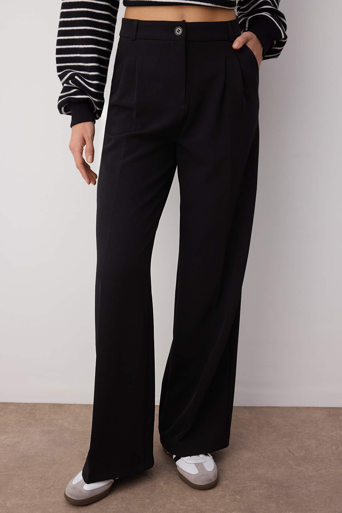 Pantalone TWOAW25PL00109 - crna [djesi-src-8f5afb00841106b33dbeba1ddecbd629ae5abf6c1d9ffc6e672b65ce666ba052]