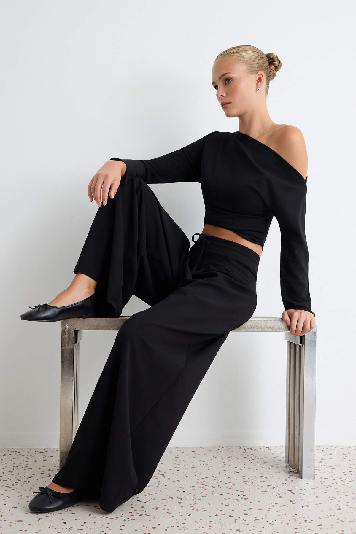 Pantalone TWOAW27PL00042 - crna [djesi-src-f121fc705a22cdfc8bbcee54e1c8eda52aa6b859ea79b4a0878434039e36da0c]