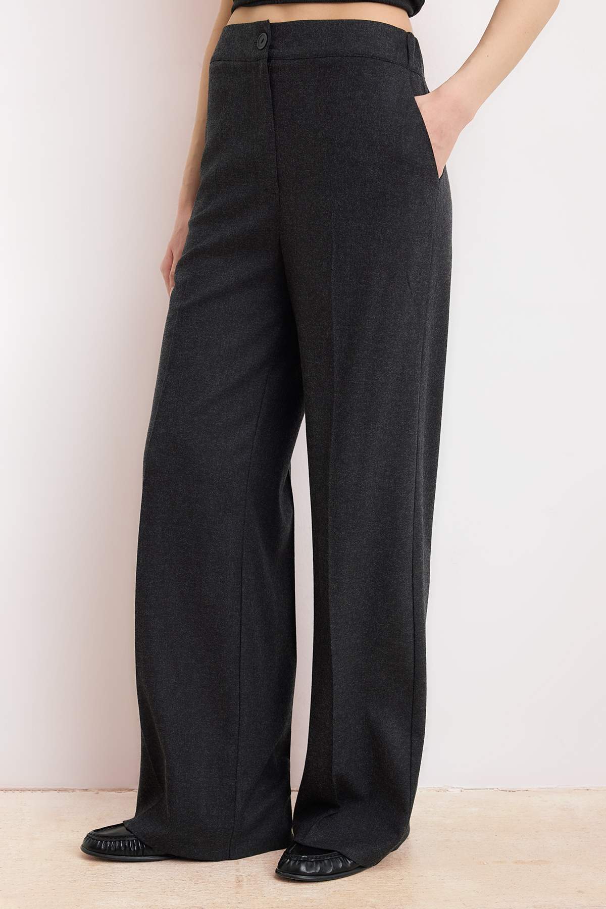Pantalone TWOSS26PL00136 - crna [djesi-src-5b6adf30addb4bf8ac46a959353b112bc4ebda29db17247a4b0103efc32811b3]