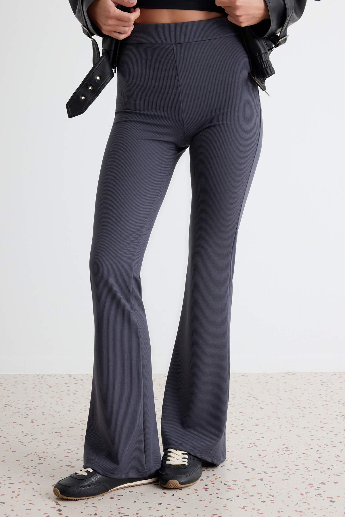 Pantalone TWOSS23PL00135 - siva [djesi-src-58adab42b5687c9bddcc783c5d7346d1773296e5aab69cb5a247fd12fa739703]