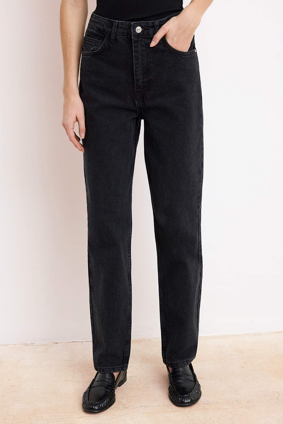Farmerke TWOSS26JE00096 - crna