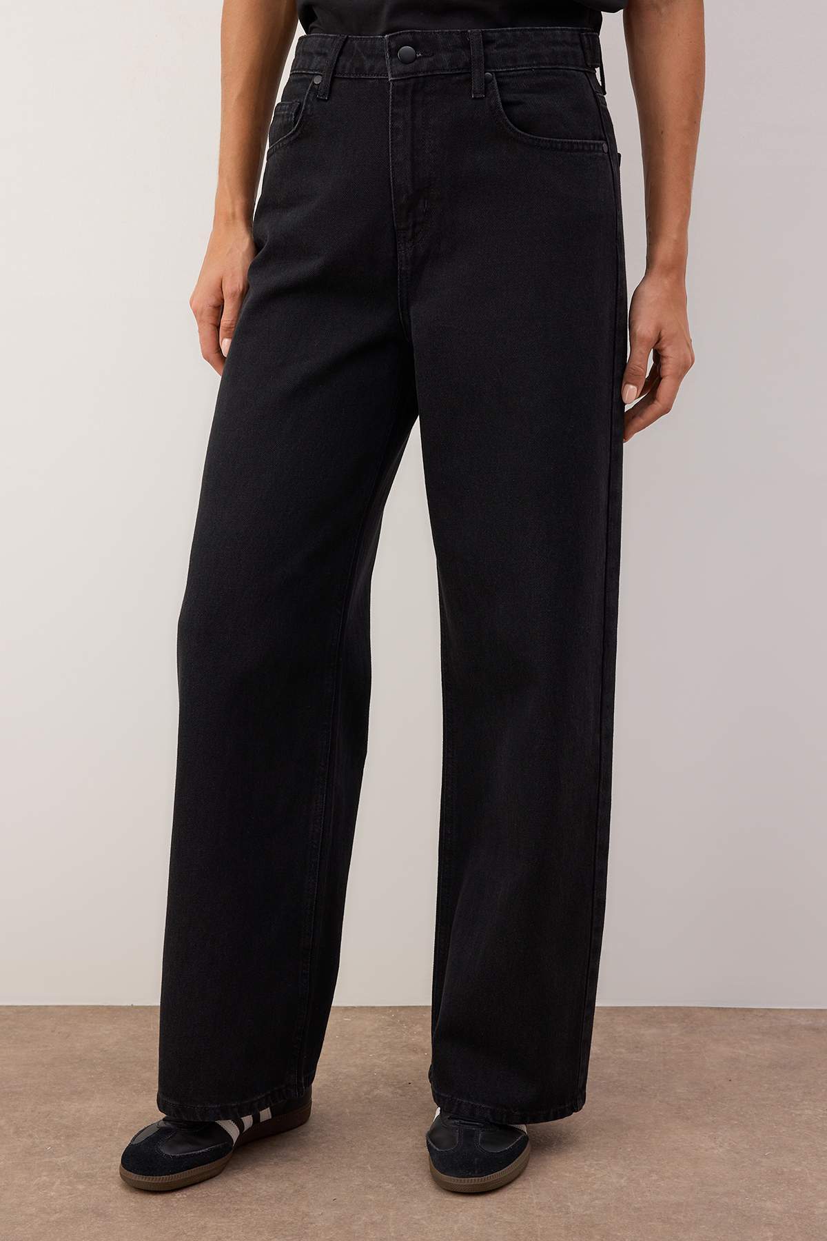 Farmerke TWOAW26JE00265 - crna
