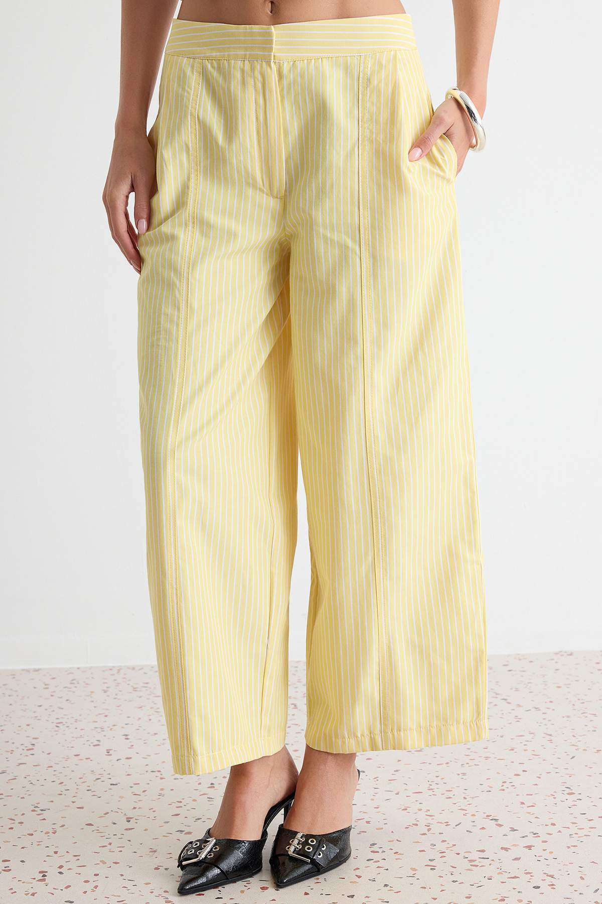 Pantalone TWOSS26PL00071 - žuta [djesi-src-235f27d6608a5d22f86fd218fc7808d6916751334d340bc16ad64fe20ce97f97]
