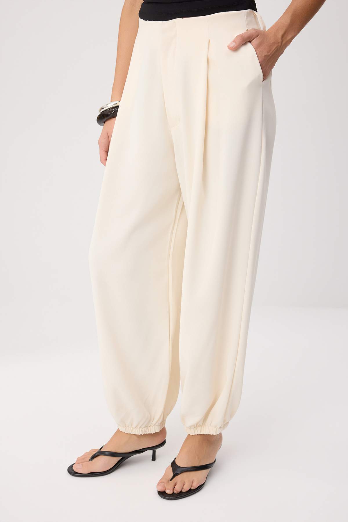 Pantalone TWOAW26PL00169 - bijela [djesi-src-c1e84229a247fcd8e40669acaf9b24744cfad7d60475d18abcaa35a8aec90e9d]