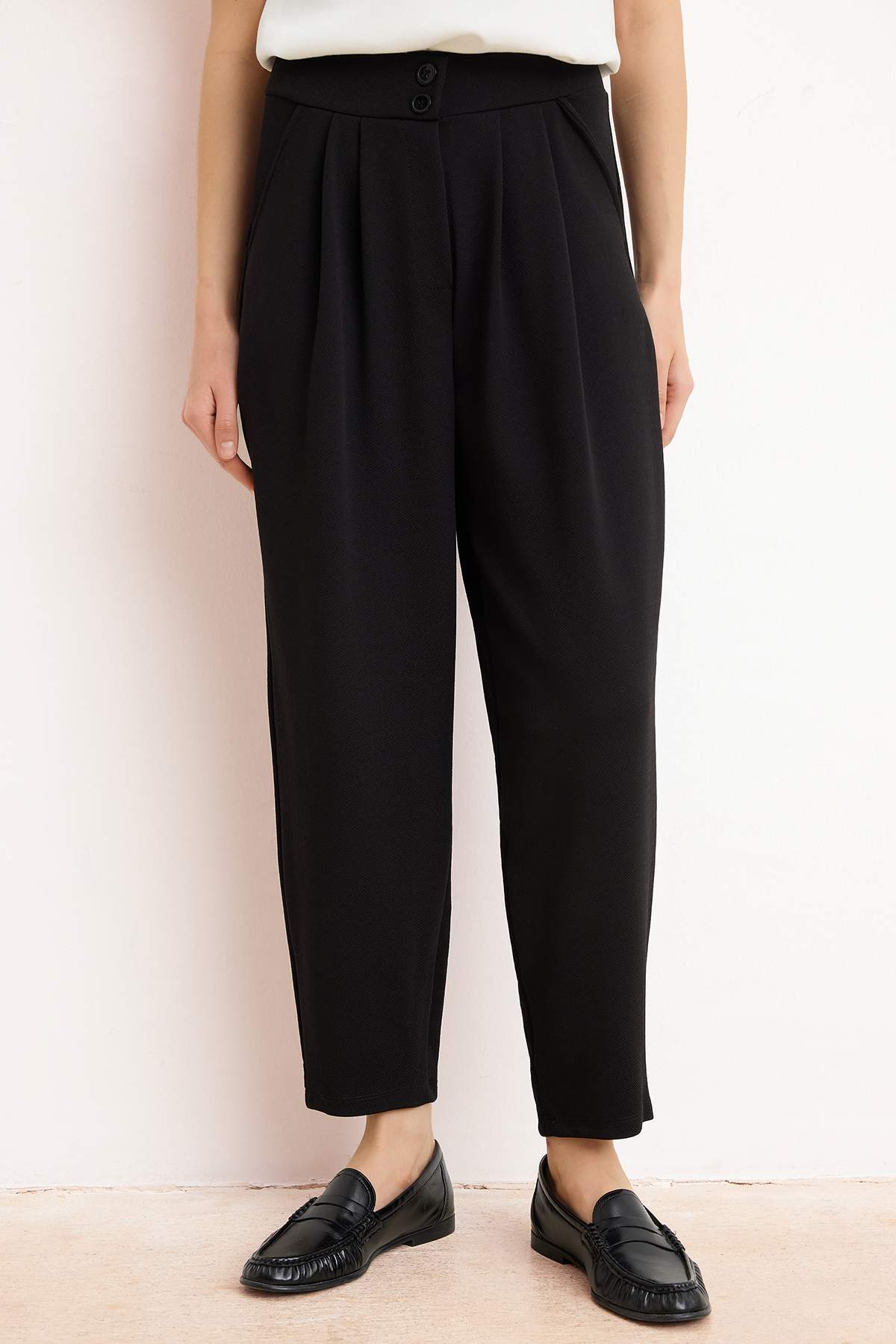 Pantalone TWOAW26PL00017 - crna [djesi-src-0f1d02b93bb34e46e39765b09b8a2d285f04600775751cd89f8542e64546b326]