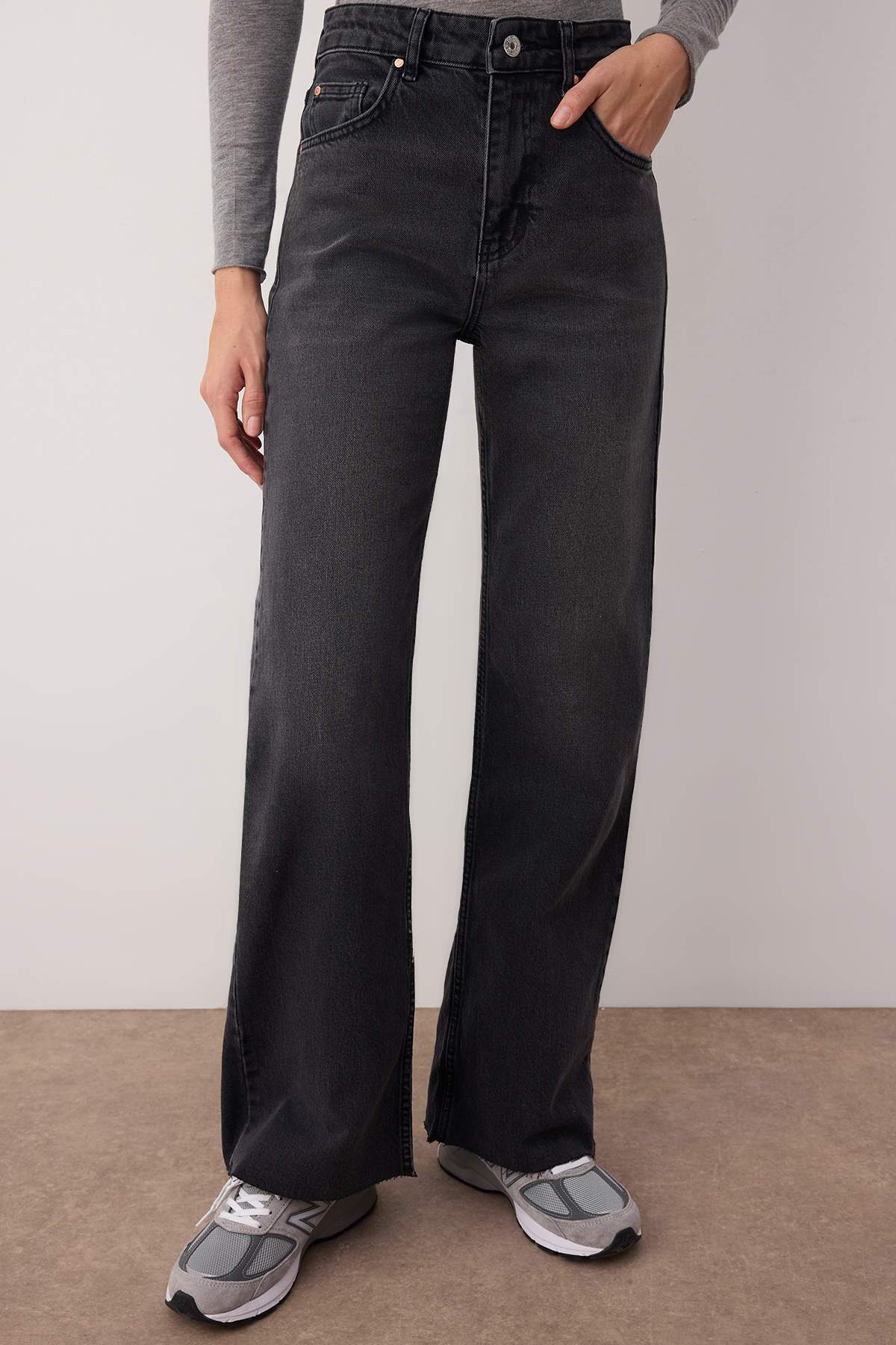 Farmerke TWOAW26JE00081 - crna