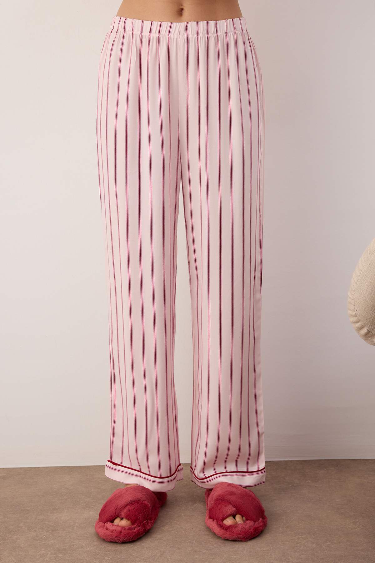 Pidžama THMAW26PT00203 - roze [djesi-src-8c036987ba5db498d83f2e6a6bfec03e362bda5cbb8cd9c39820e060e4e243ab]