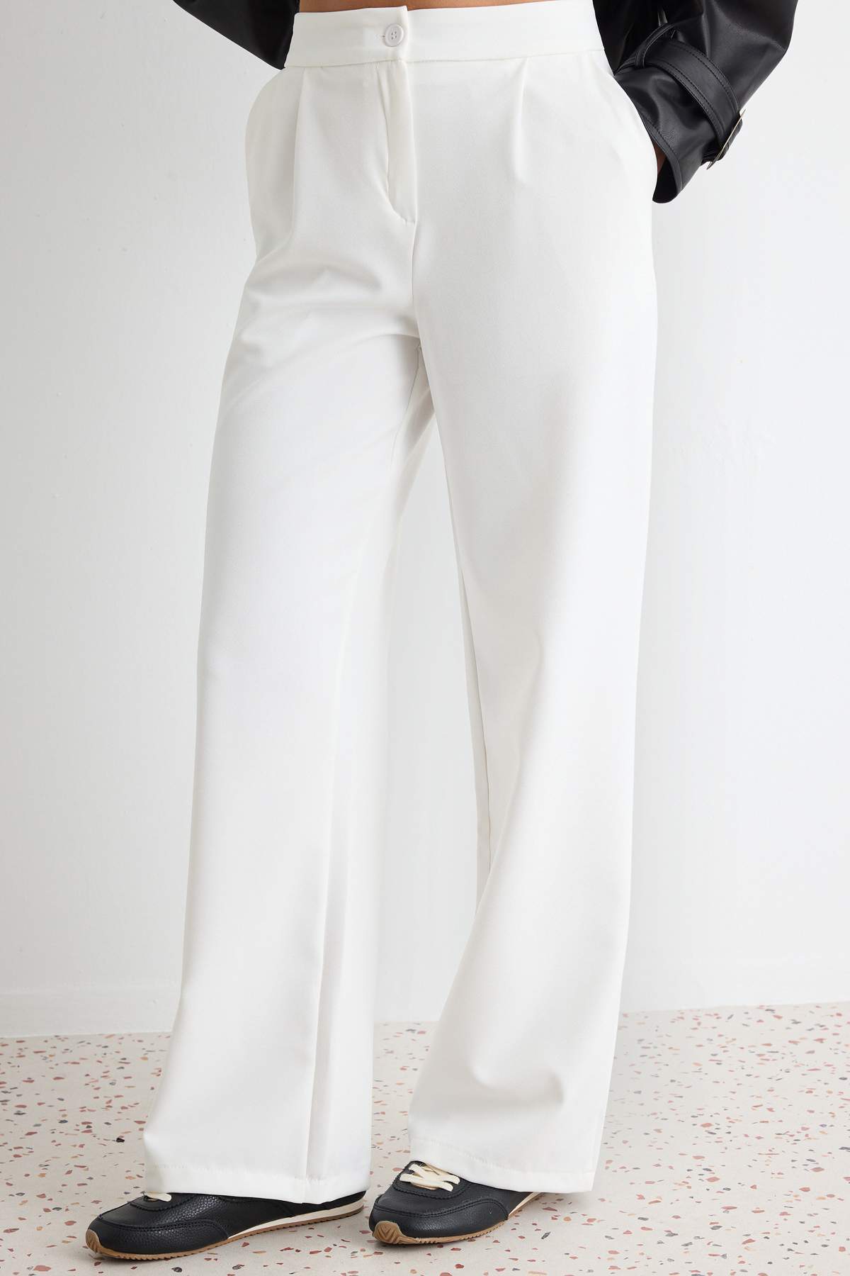 Pantalone TWOAW22PL0139 - bijela [djesi-src-fa81ec97f23058b7e79f12d09439ad303965cb6bd9564840c05f977de6fd6e21]