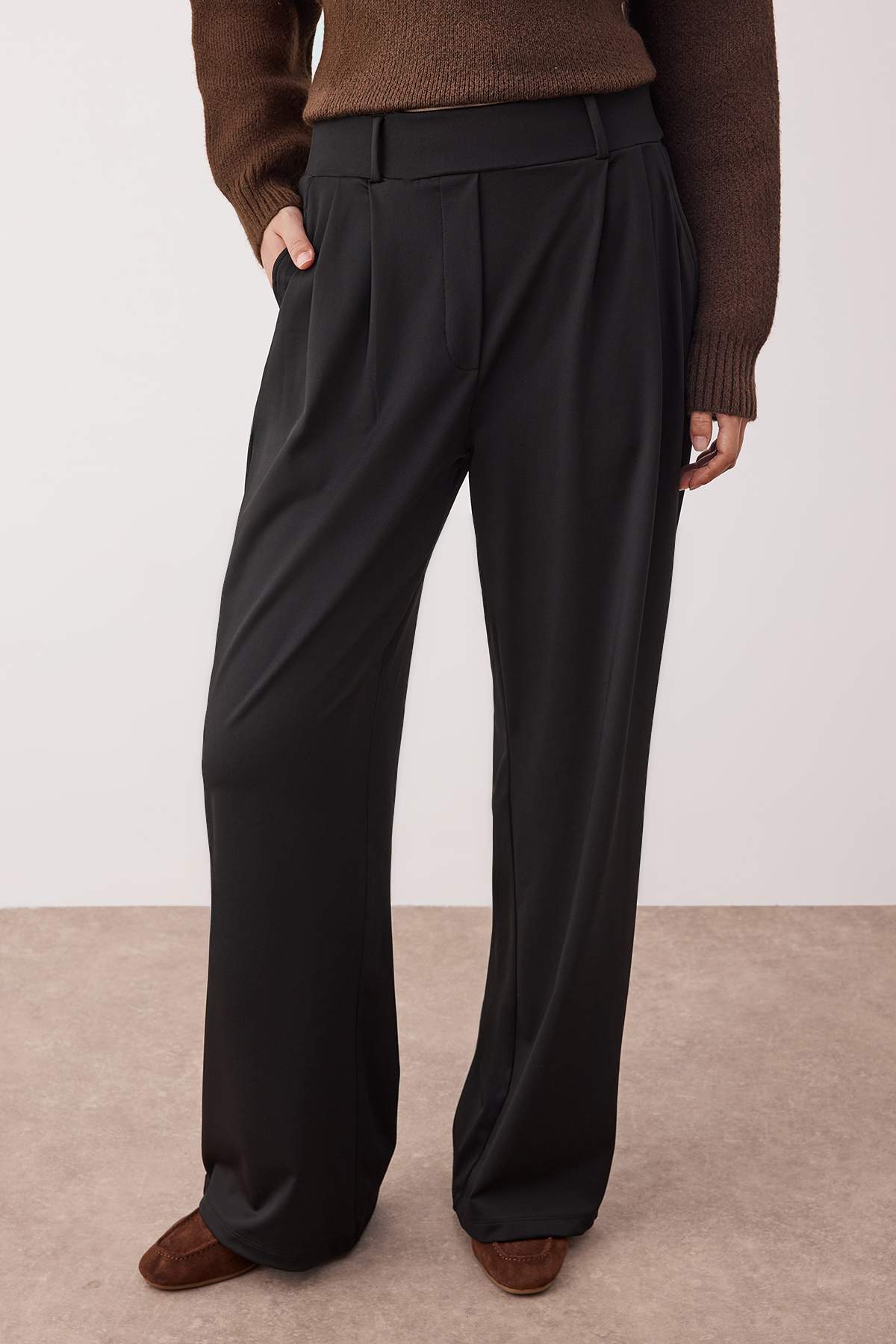 Pantalone TWOAW26PL00058 - crna [djesi-src-29833ba3550f1f5f56a7aa8e92374cf5331c90a39883d37fc807f9bd5891de7c]