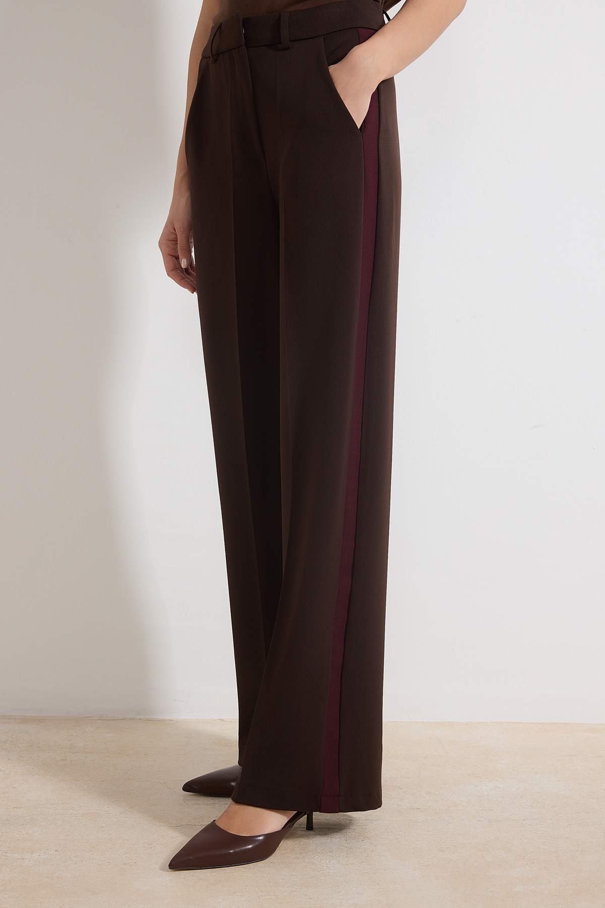 Pantalone TWOSS26PL00013 - braon [djesi-src-55fe622d73cad7c83793f3d561fe3882ce4b4854b98a5505b5b2339f4d104e1f]