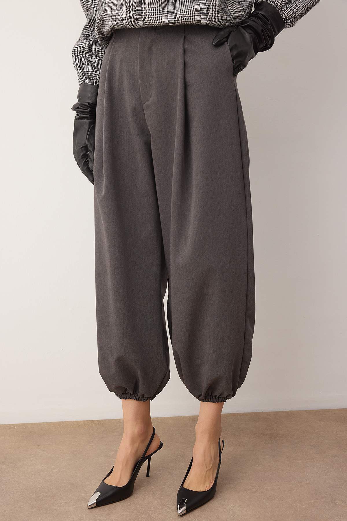 Pantalone TWOAW26PL00169 - siva [djesi-src-ec6a2227fe973d37344e2bab9f4ffa193e859d435cffd0d9b4a0b84cae5a4321]