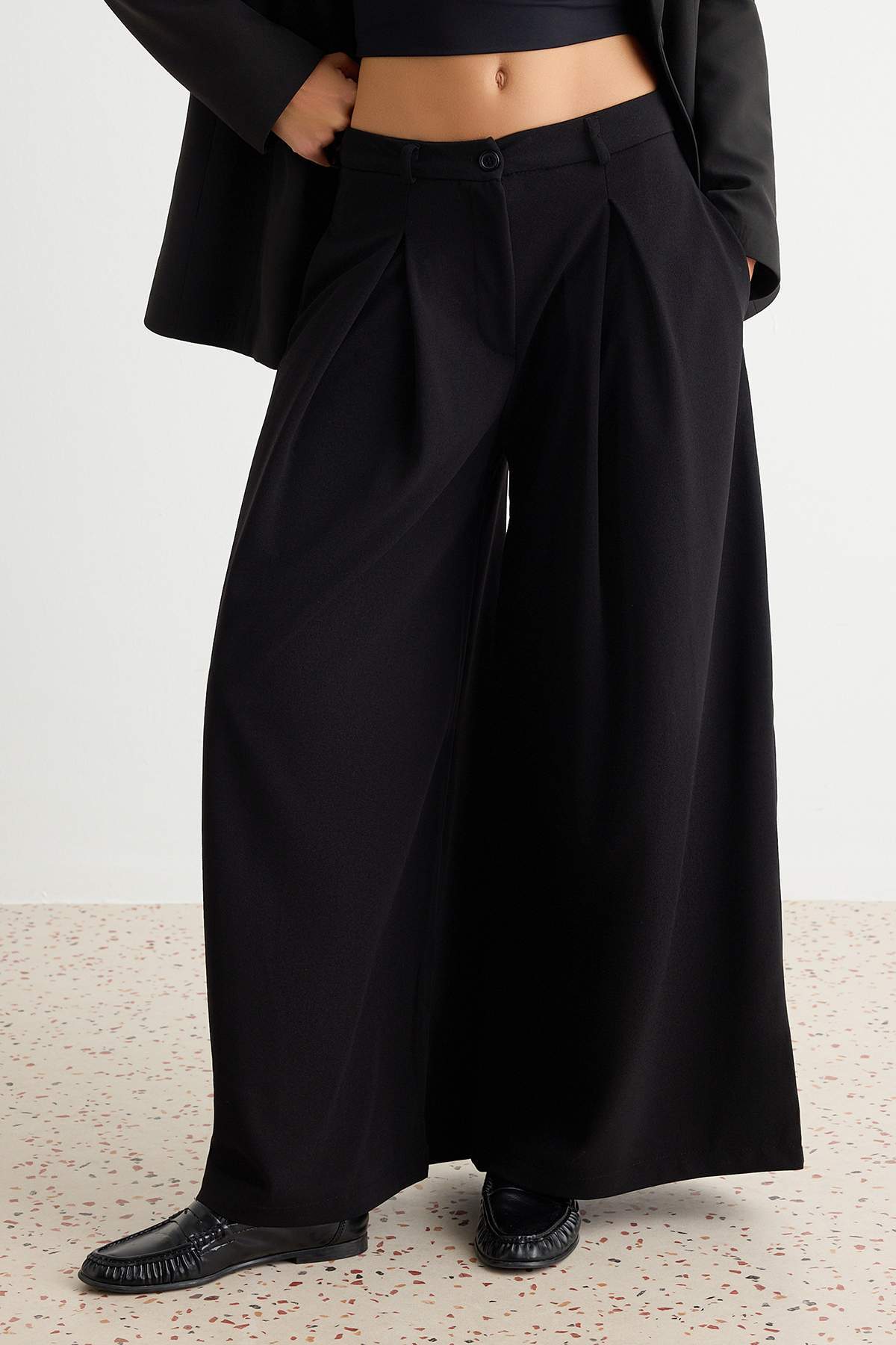 Pantalone TWOAW27PL00049 - crna [djesi-src-b765f46303b2c3d19595837c511029ac6b2d4f8b93294e610146034d4a09646e]
