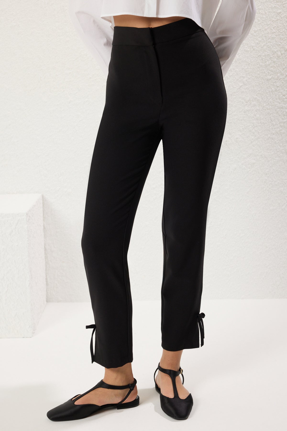 Pantalone TWOSS25PL00090 - crna [djesi-src-9016fdd39217695213e5560089d42ee0a4c42b816eda68a8b214eb2a61138da3]