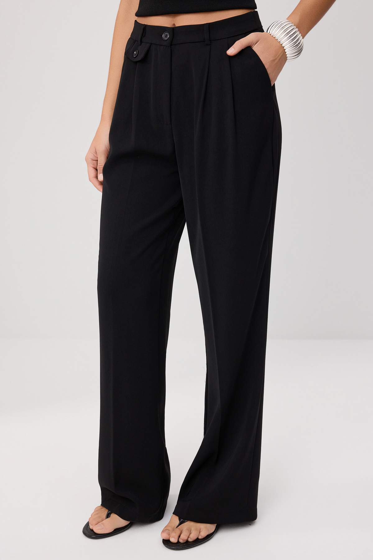 Pantalone TWOSS26PL00054 - crna [djesi-src-21074e158b4e8b58e8028885d8437300a9909b8897b7188976de62dbc18eed71]