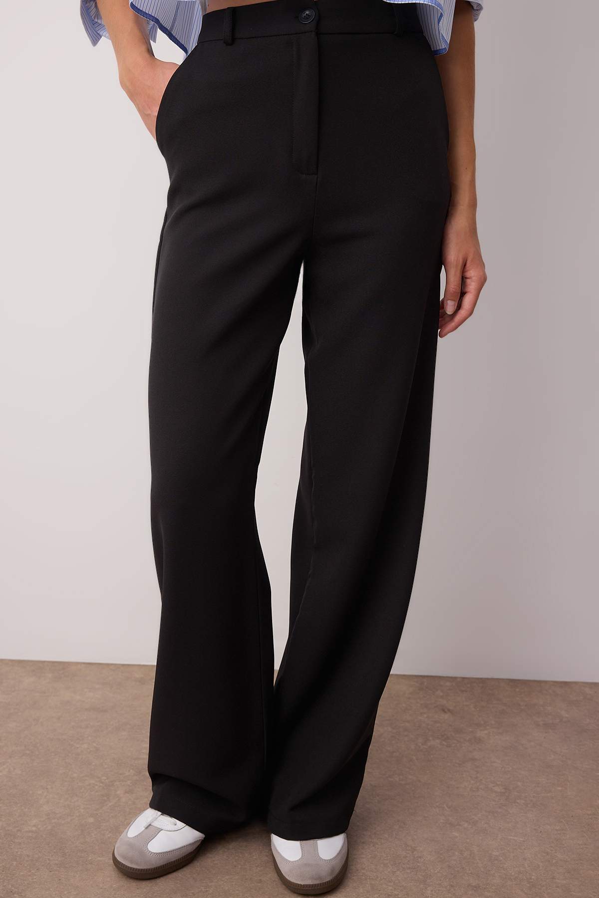 Pantalone TWOAW21PL0332 - crna [djesi-src-928bffc650b04d1e9d61ede9d1c486fe69692d59f22695553fe264b762c97904]