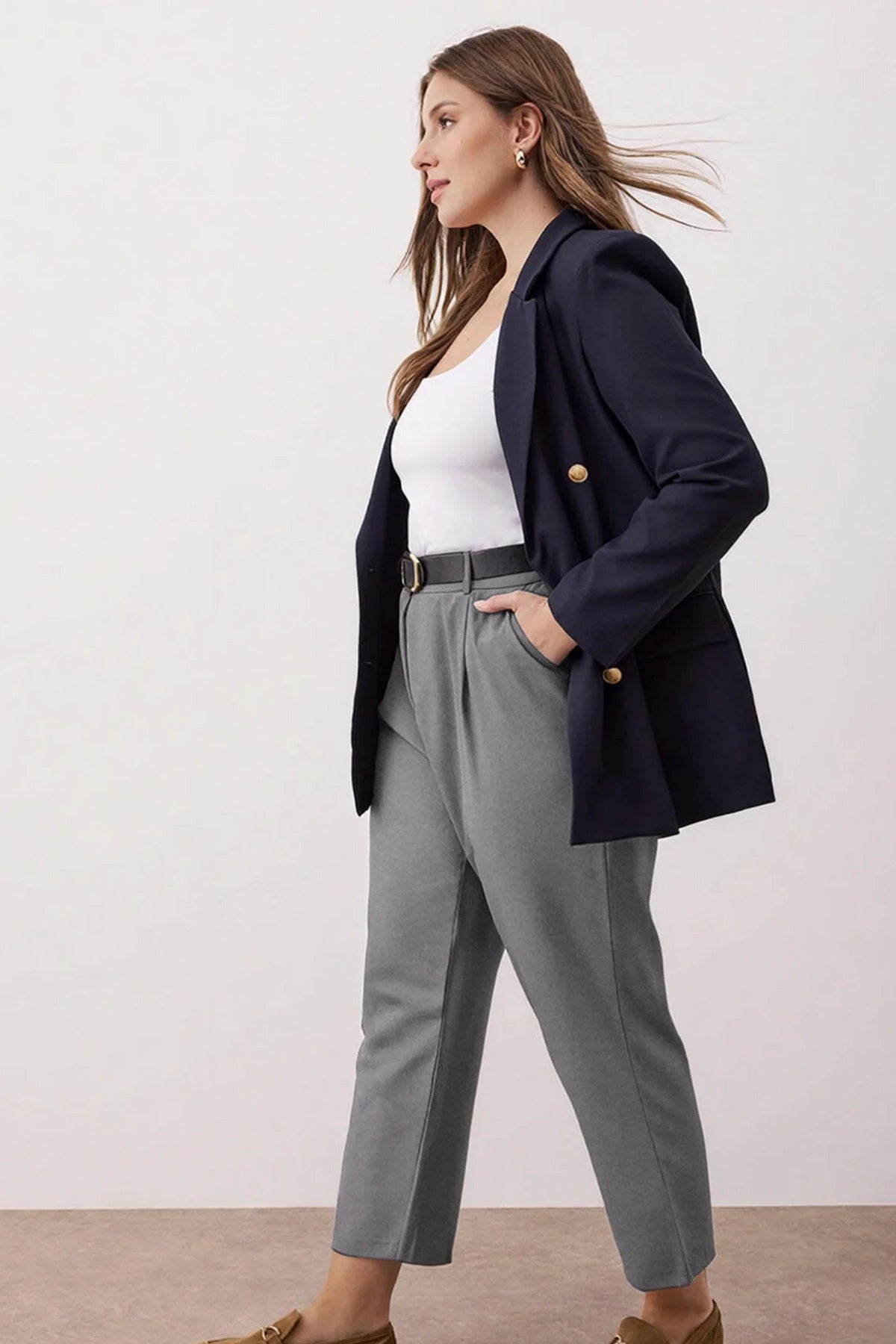 Pantalone TBBAW26AR00012 - siva 2 [djesi-src-194cc354362f5bd8f0e842b8f87e81ef18d8cc72e10f9658354e055ce62a2378]
