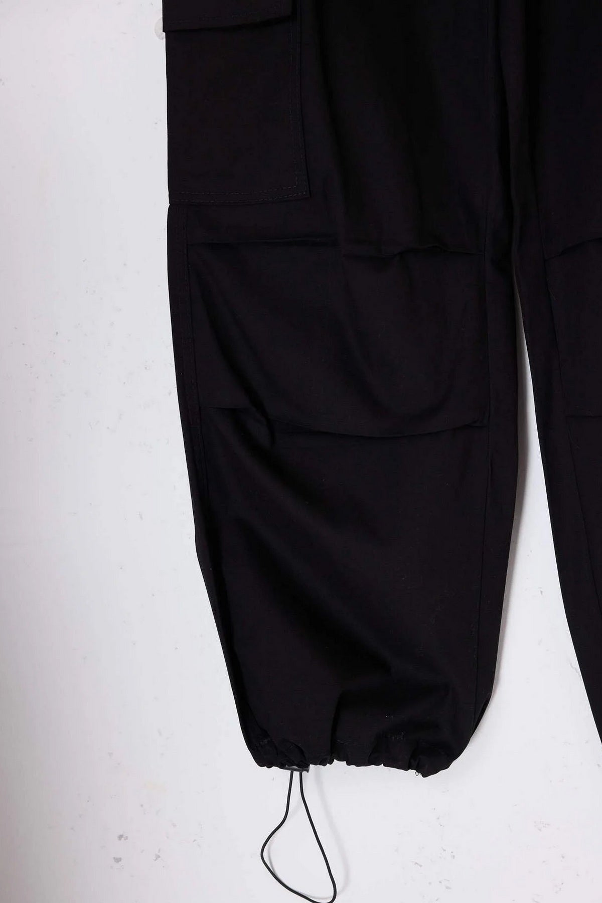 Pantalone TWOSS26PL00254 - crna [djesi-src-12af0e4d6bba48b812a6629612014eaff6cfb87e7bc82348fcf810d240467c8e]
