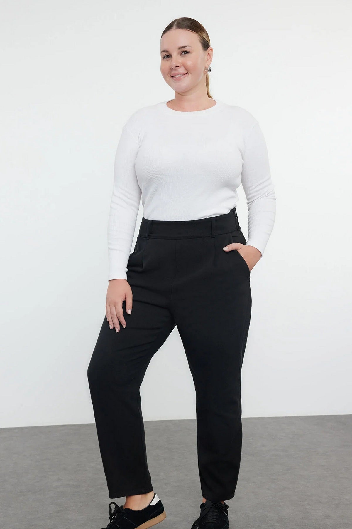 Jeans TBBAW25CJ00002 - crna [djesi-src-888c0204a6a3ba549f712f438ba85b9704252f26c7b6b671dbaaa8fdfa4f6899]