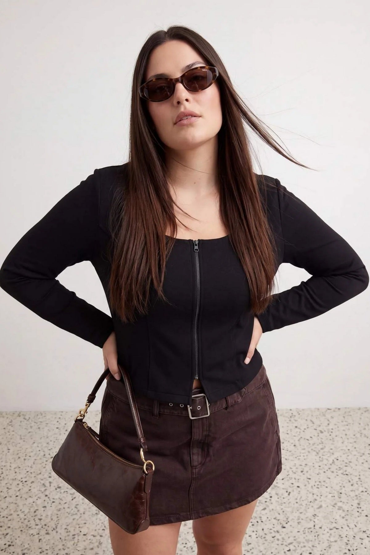 Bluza TBBAW27AF00059 - crna [djesi-src-b55b81df523d64f351fdde93c01414427c52fe509608ce755bda06235209a761]