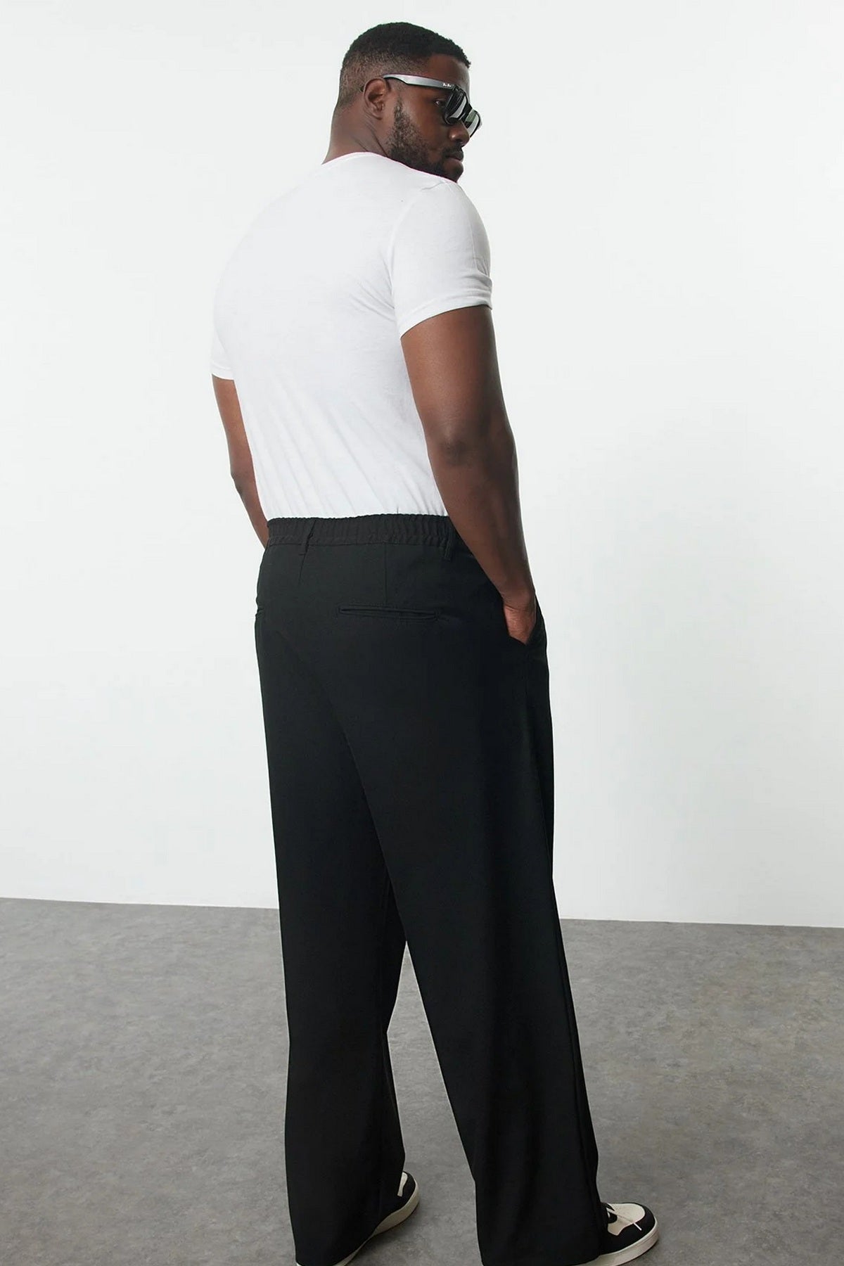 Pantalone TMNAW25AR00000 - crna [djesi-src-299dcb10ad37c159782299144e6dd4196399857ec1f60f5c8c70f991f049a660]