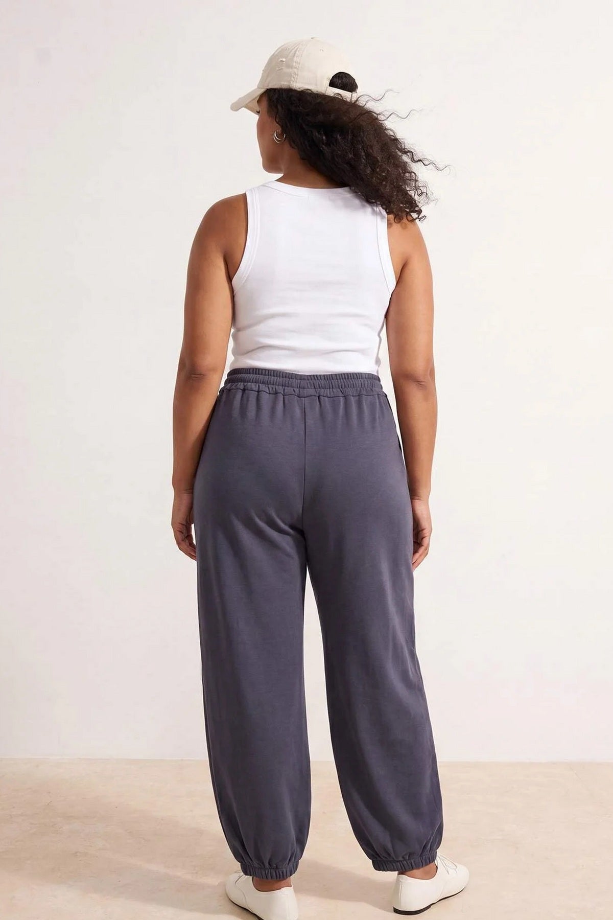 Pantalone TBBSS26AR00052 - siva [djesi-src-f1b468d436fbfbac84de7dc8e1fb79408aee3c088b872950fdda30d10afc46e5]
