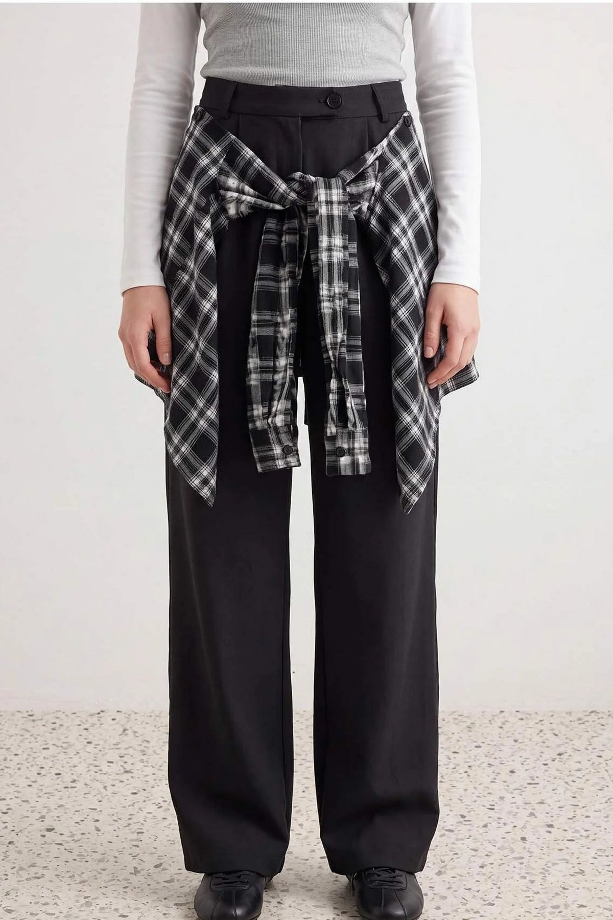 Pantalone TWOAW27PL00166 - crna [djesi-src-1a11298760a3e90e0fa580e7761c13173dd69b24a3cc442c92ddd1d9e59bc9ce]