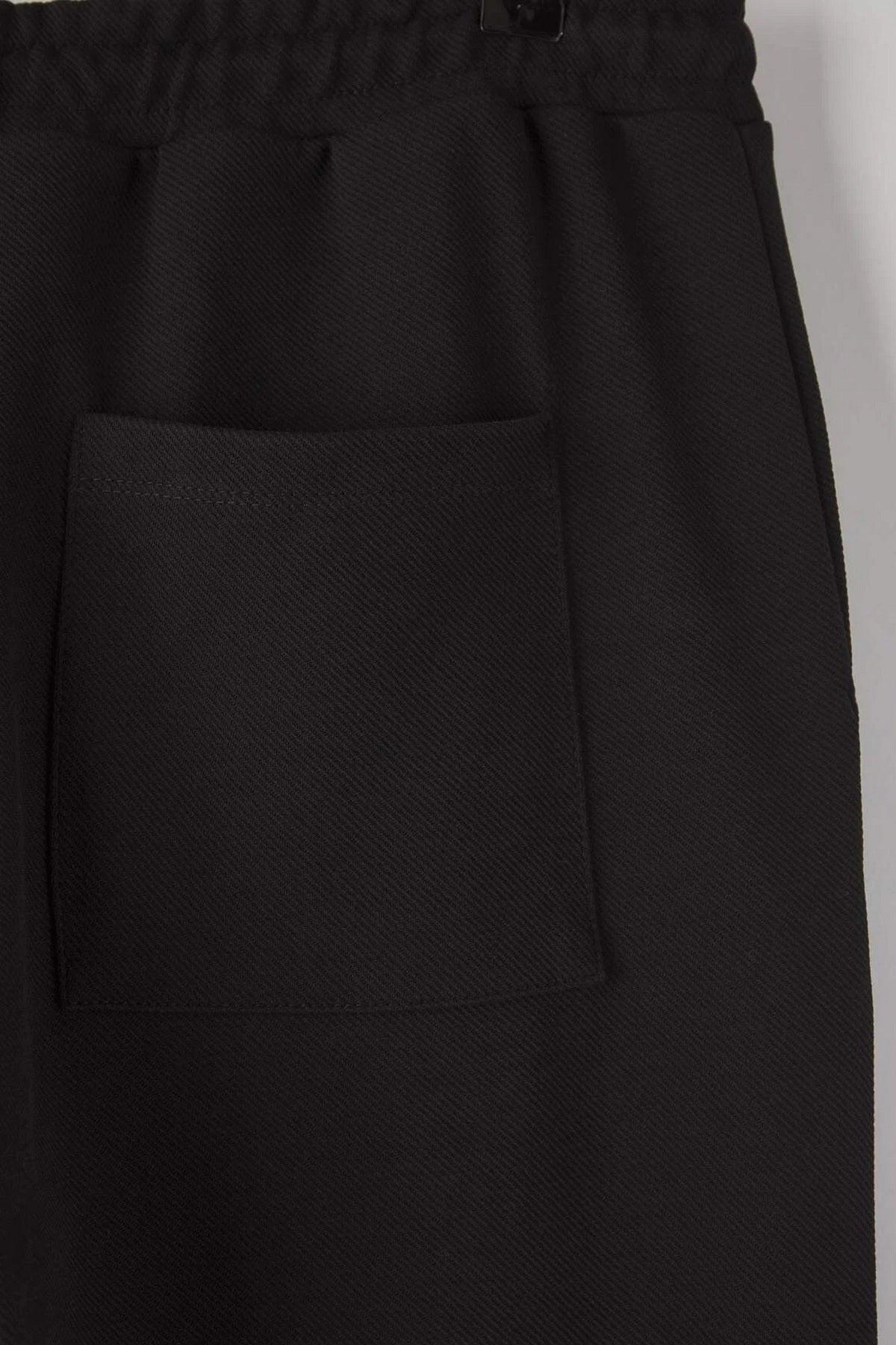 Pantalone TMNAW26PL00002 - crna [djesi-src-1f686cf6074baabadbcc614100a3d7805af6f2a51241cd08f0b4feb34d326dc2]