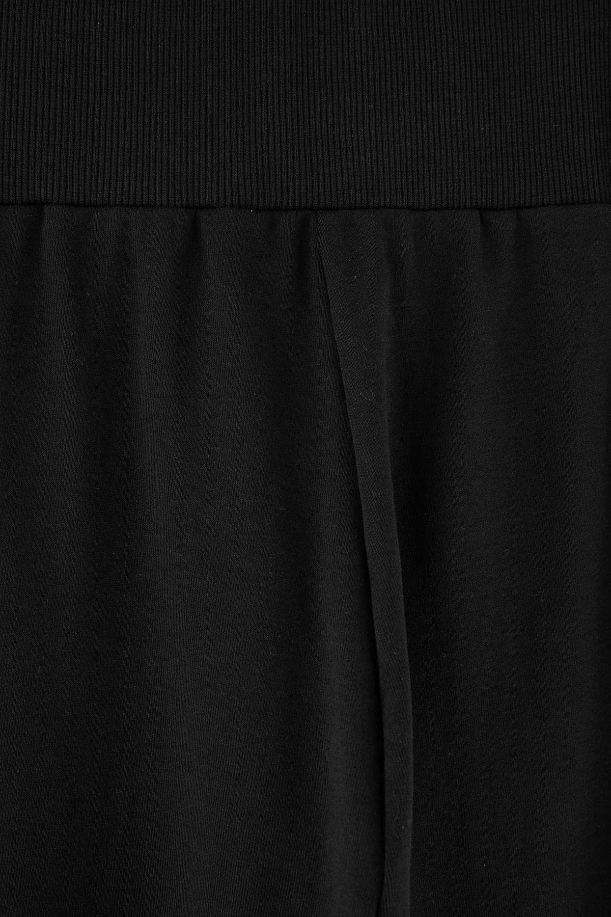 Pantalone TBBAW27AR00015 - crna [djesi-src-66520350e8ee93decd067567e0698469dd5027e4a2e28e9e180331e9934d9283]