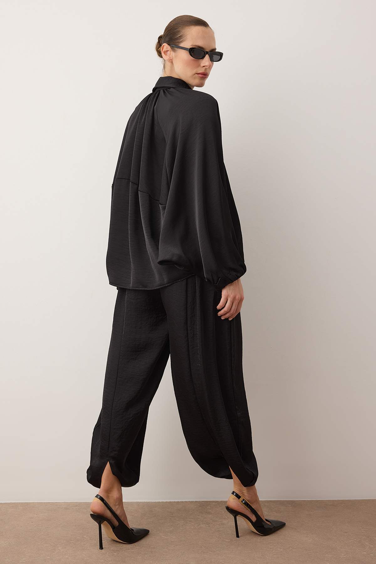 Pantalone TWOAW26AU00114 - crna