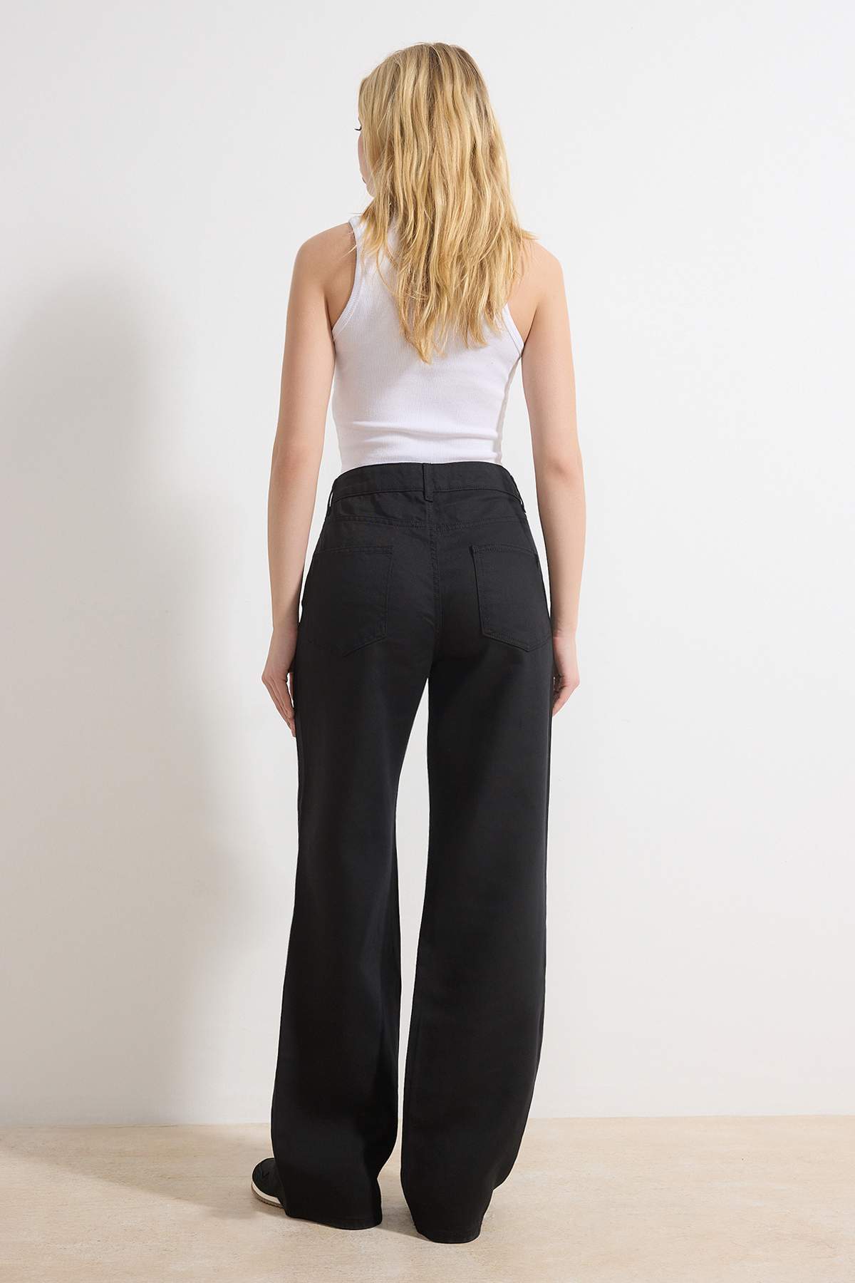Farmerke TWOSS26JE00082 - crna