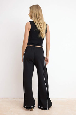Pantalone TWOSS26PL00138 - crna [djesi-src-d61b2edb51b674387fa7a827a8eb5832a03b55ff0015481a0e56c11a417a6863]