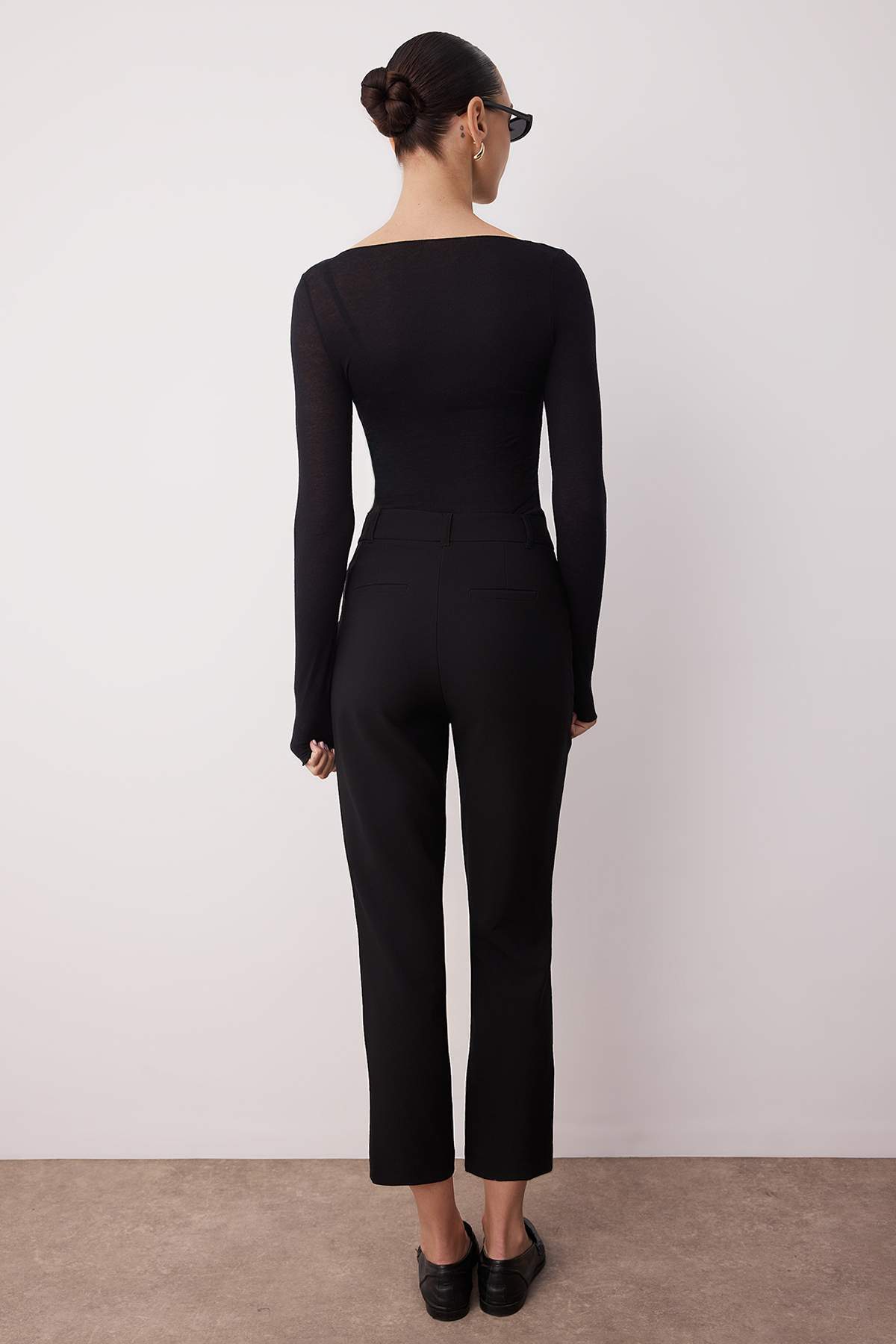 Pantalone TWOSS19ST0038 - crna [djesi-src-4c44e5d2c87e2a037cbf9339768eebd89adbfd61b49002a75fea69da56451956]