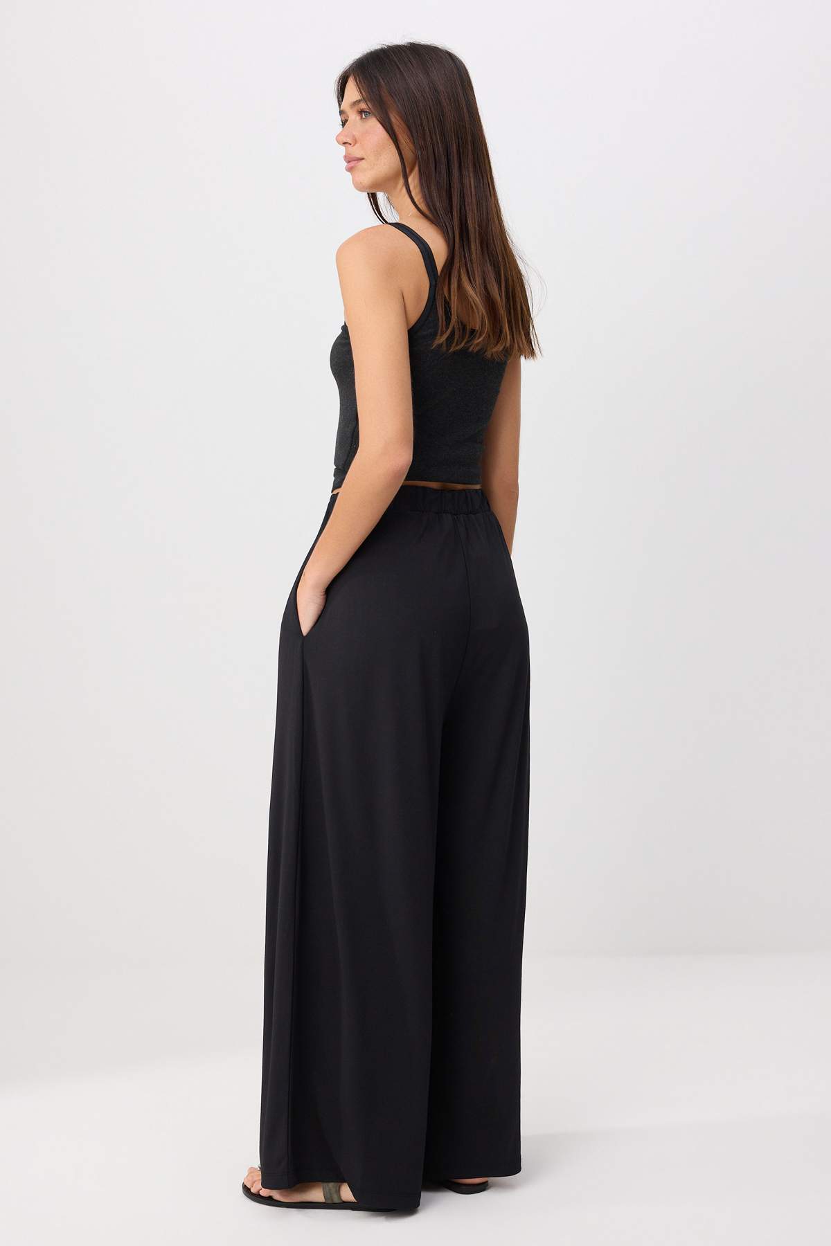 Pantalone TWOSS26PL00186 - crna [djesi-src-dc73fce70bfc2573b878a28edce2704aee4998bc62b707a72eb985a9700b0fe9]