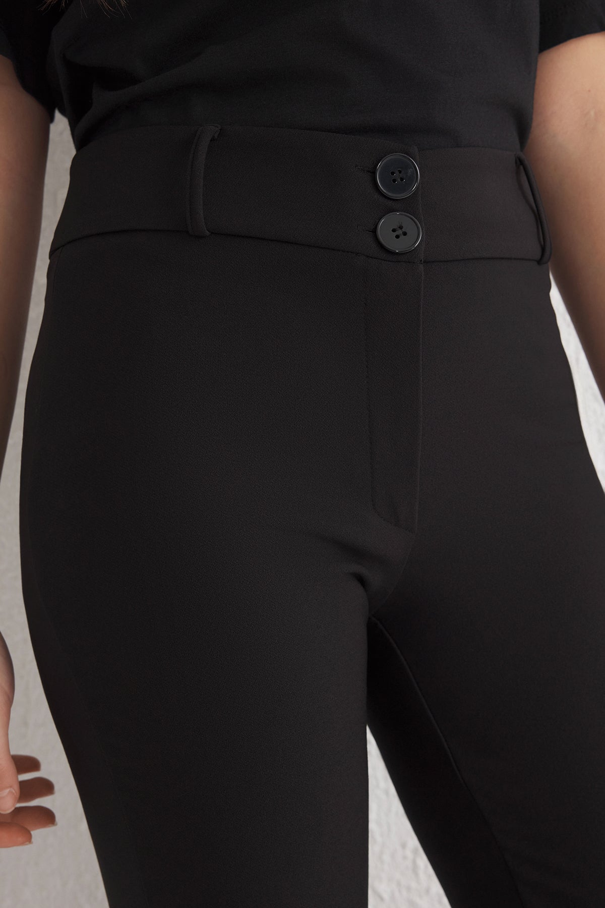 Pantalone TWOSS25PL00065 - crna [djesi-src-7f6116840f0d751a762b6b17c9ee81e88a9b25f1a60084d28b4f601a10fa39e1]